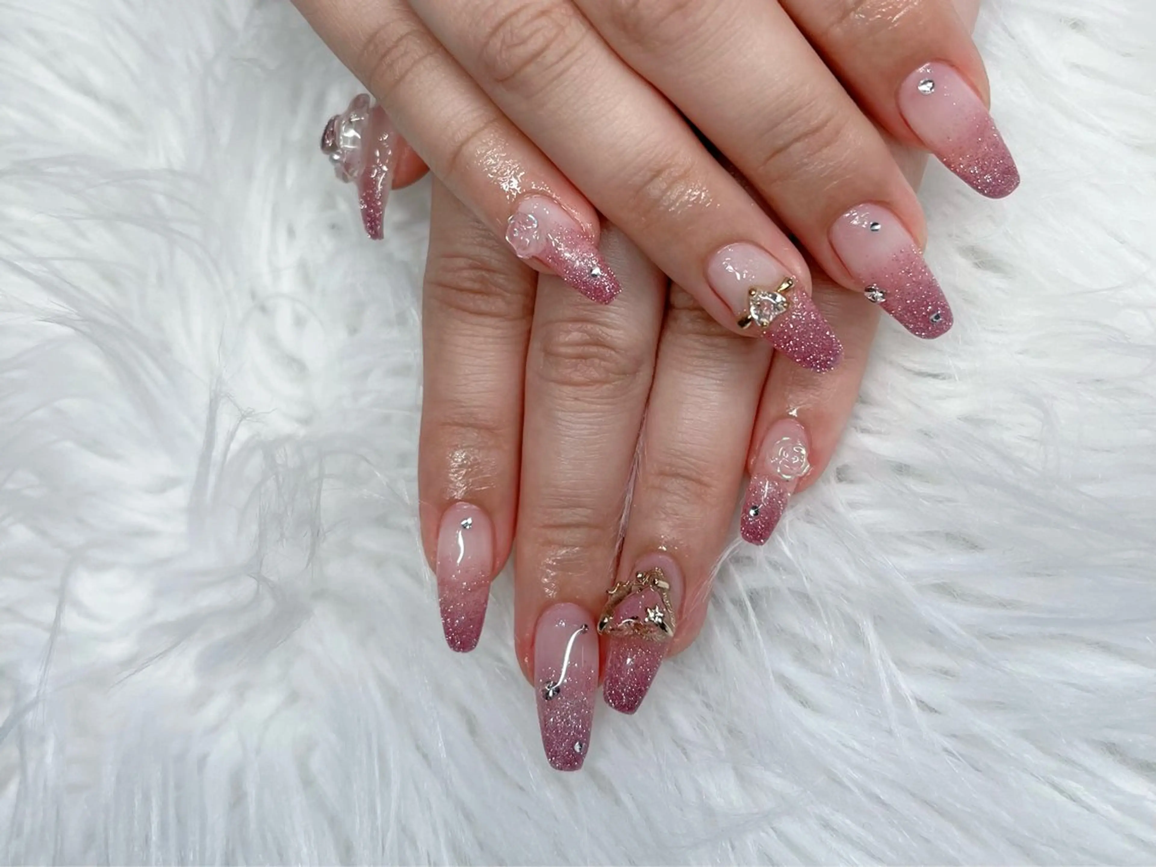 ネイル オーロラネイル チークネイル フレンチネイル ガラスフレンチ ロングネイル ハンドネイル XIMINANAIL SALON堀江店のネイルデザイン