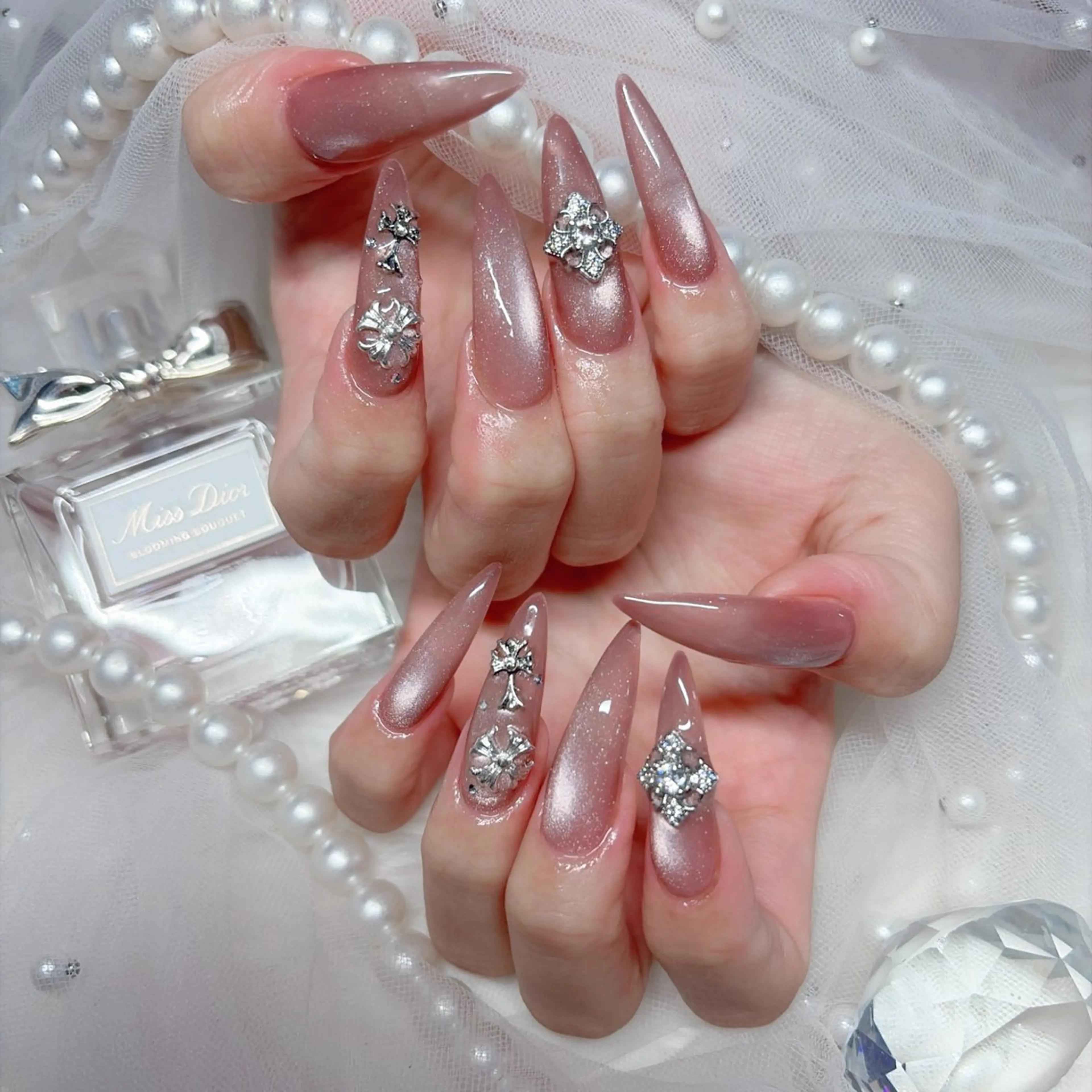 ネイル ロングネイル ハンドネイル Yudia Manamiのネイルデザイン