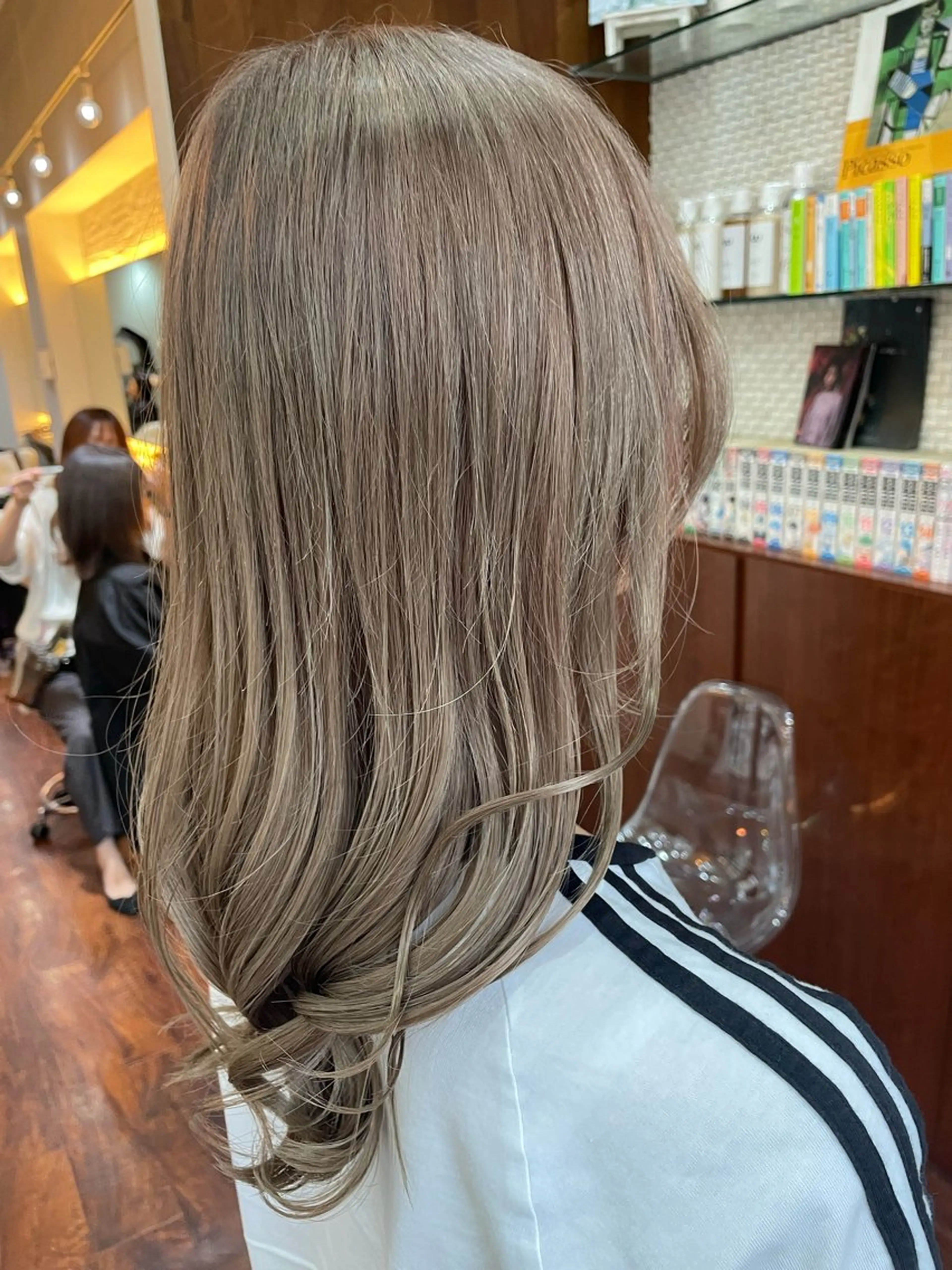 セミロング カラー ヘアカラー CoCooN amiのヘアスタイル