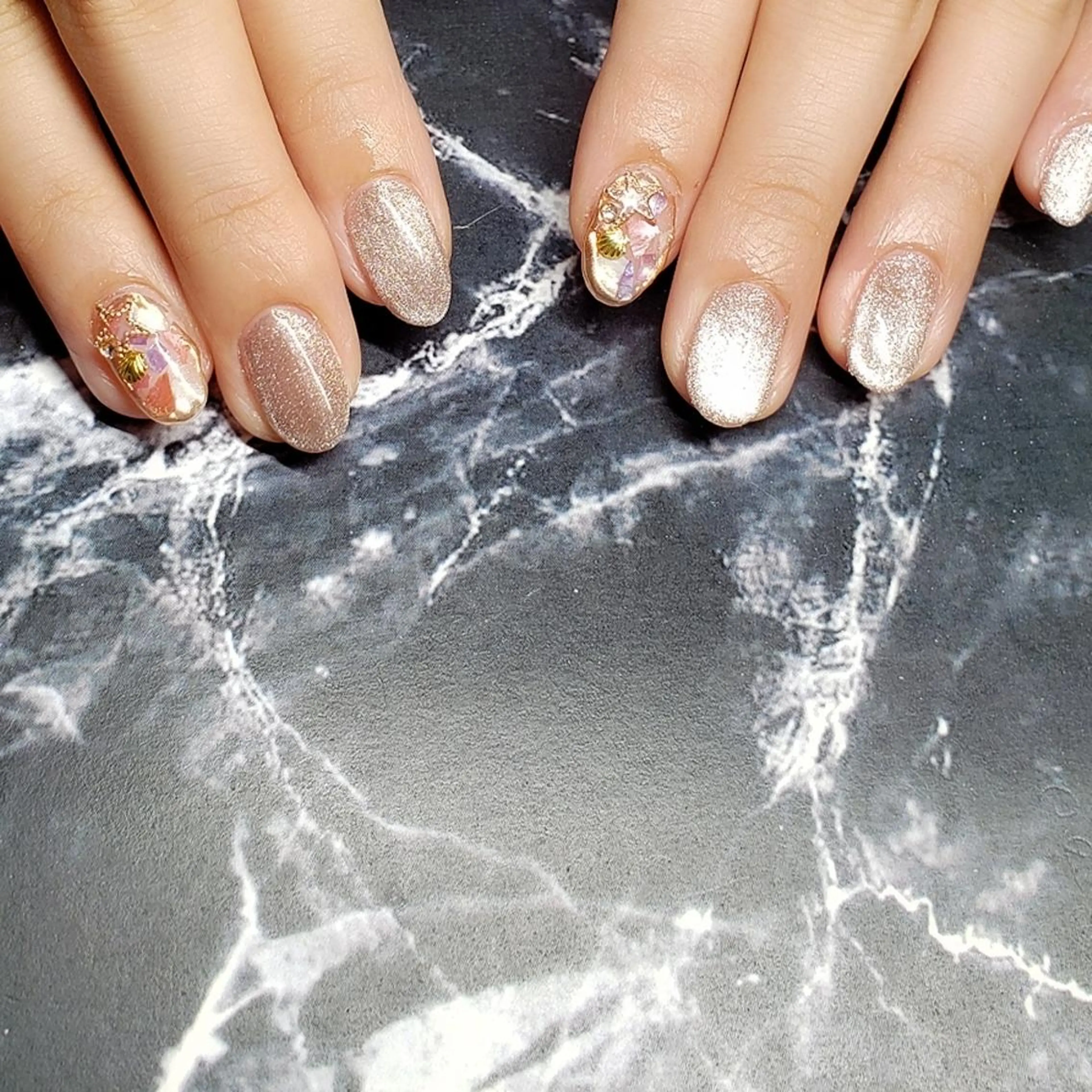 ショート ネイル マグネットネイル クロキ 。のネイルデザイン