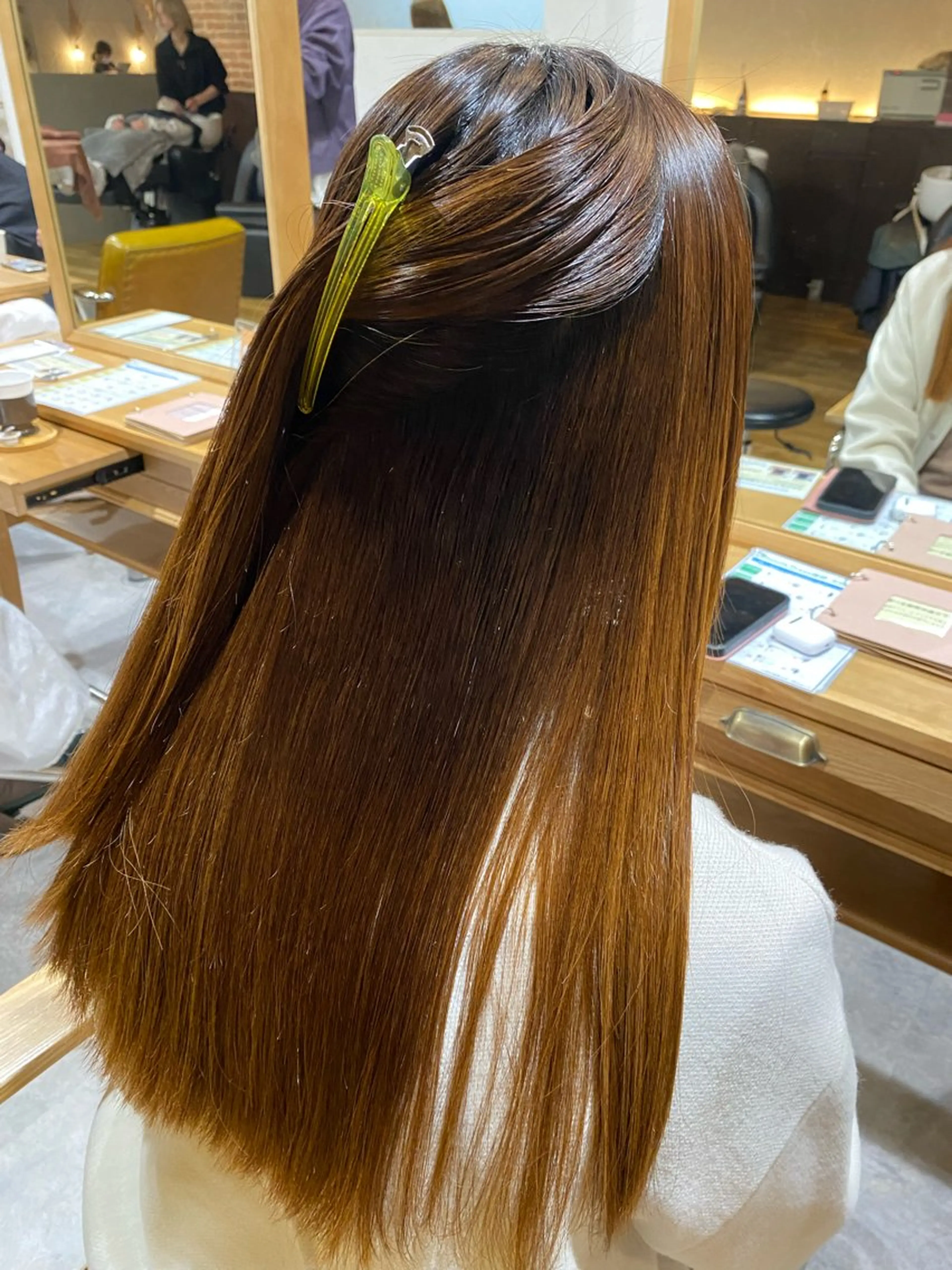 ロング 韓国風レイヤー× くびれヘア艶髪のヘアスタイル