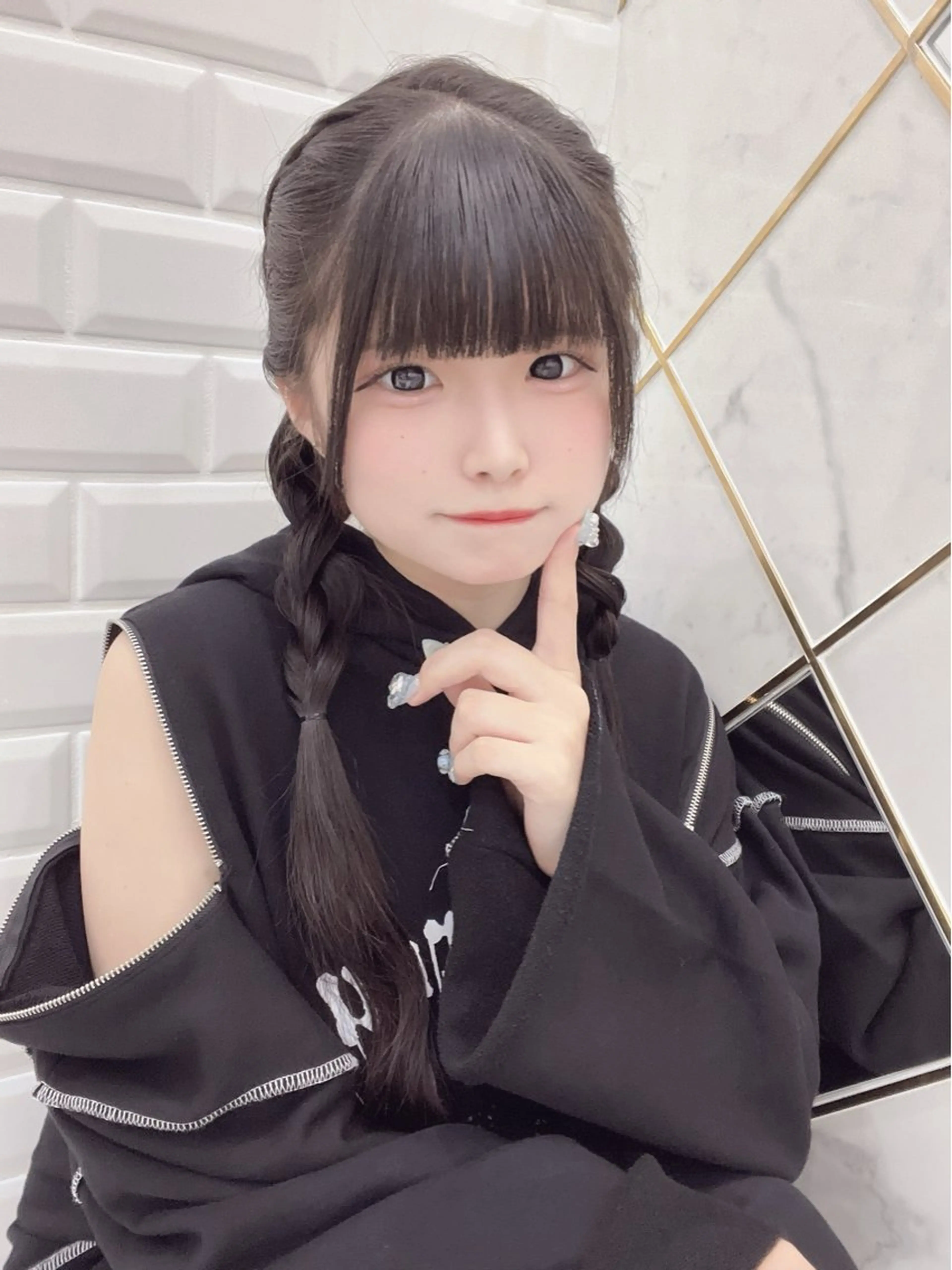 ロング ヘアアレンジ 新井 凪のヘアスタイル