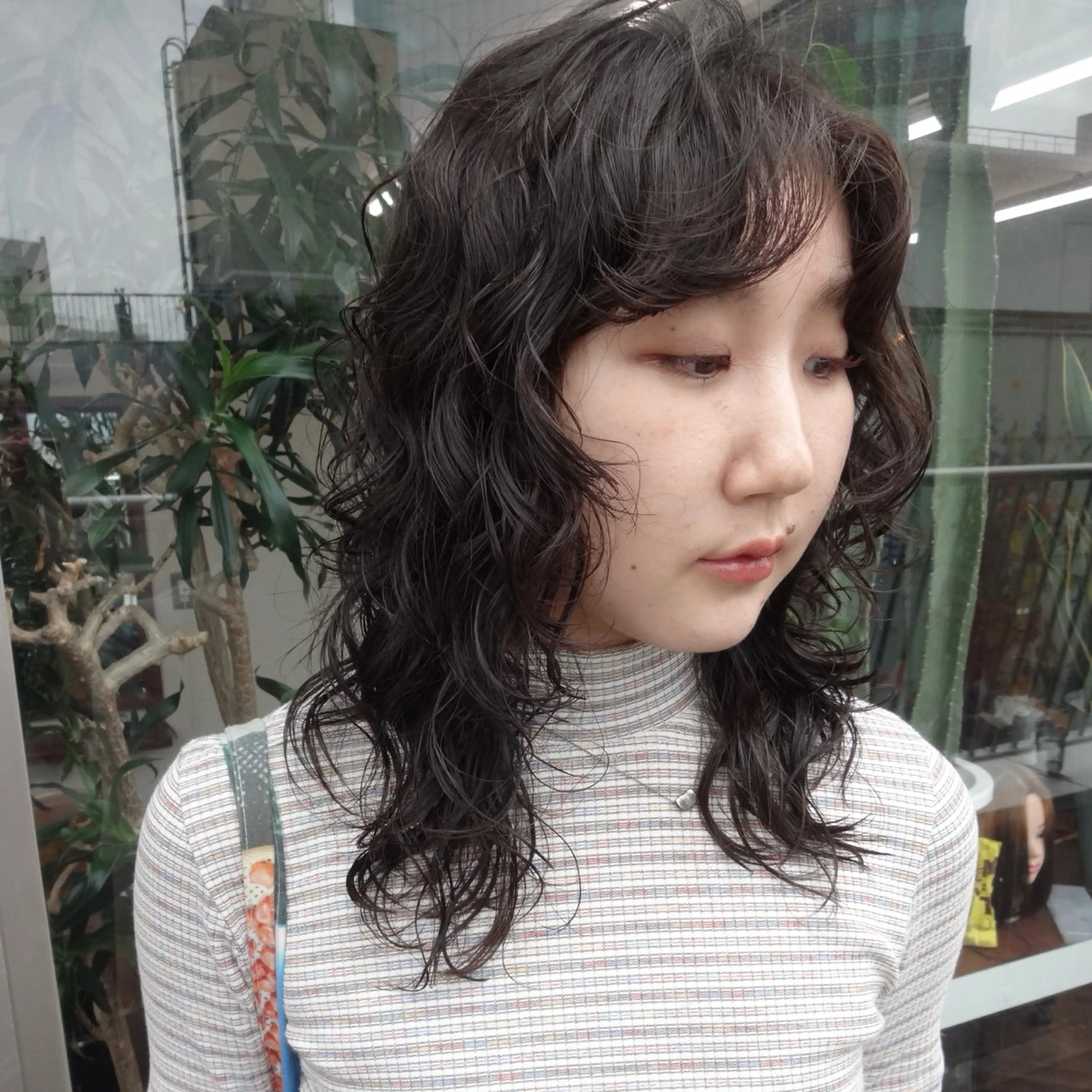 ミディアム パーマ ミディアムパーマ レイヤーカット 似合わせカット ボブパーマ/パーマ ウルフパーマのヘアスタイル