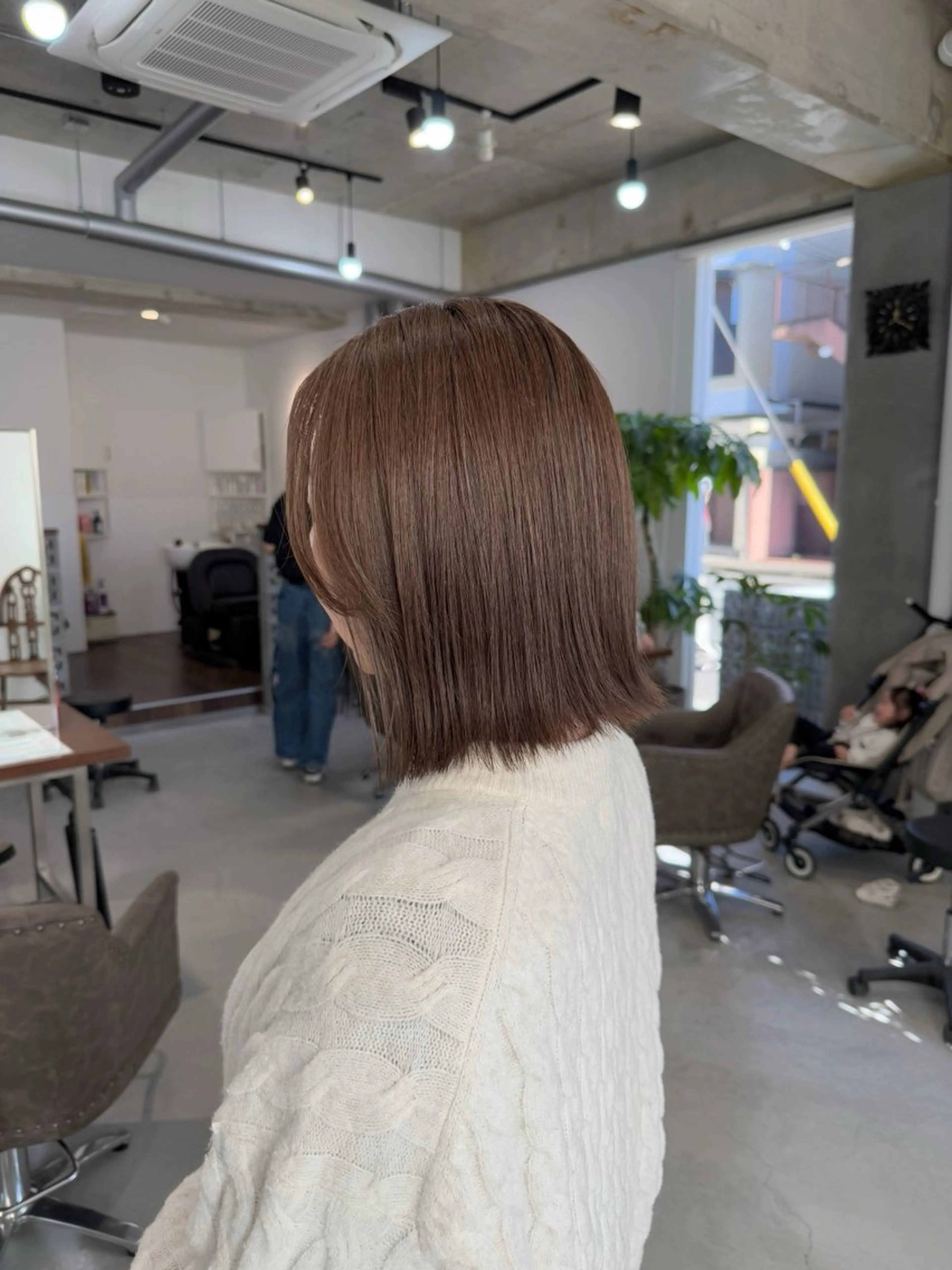 ミディアム カラー グレージュ カット ヘアカラー トリートメント カイリ /レイヤーカットのヘアスタイル