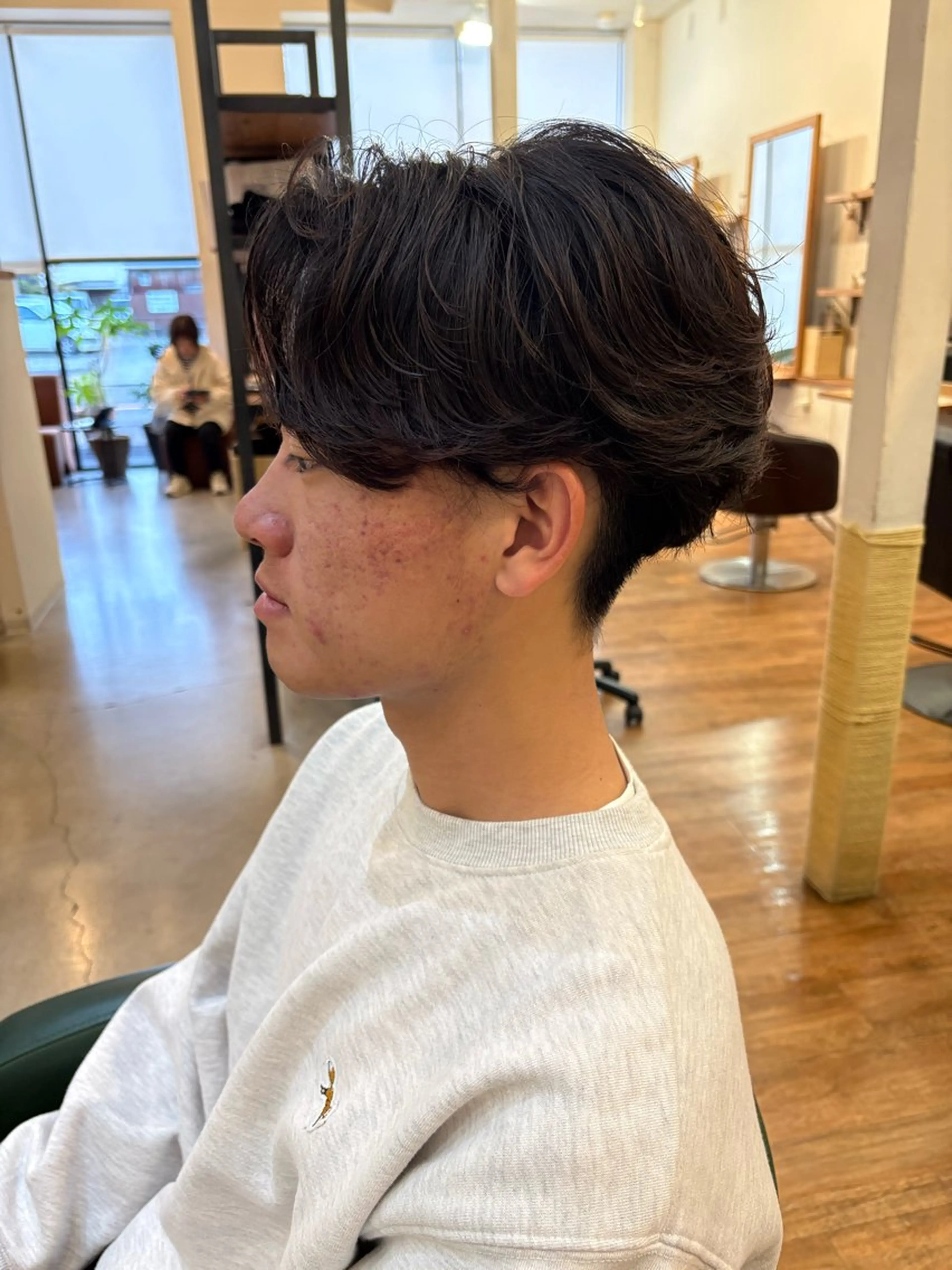 メンズ フェザーパーマ メンズパーマ 西村 恵祐のヘアスタイル