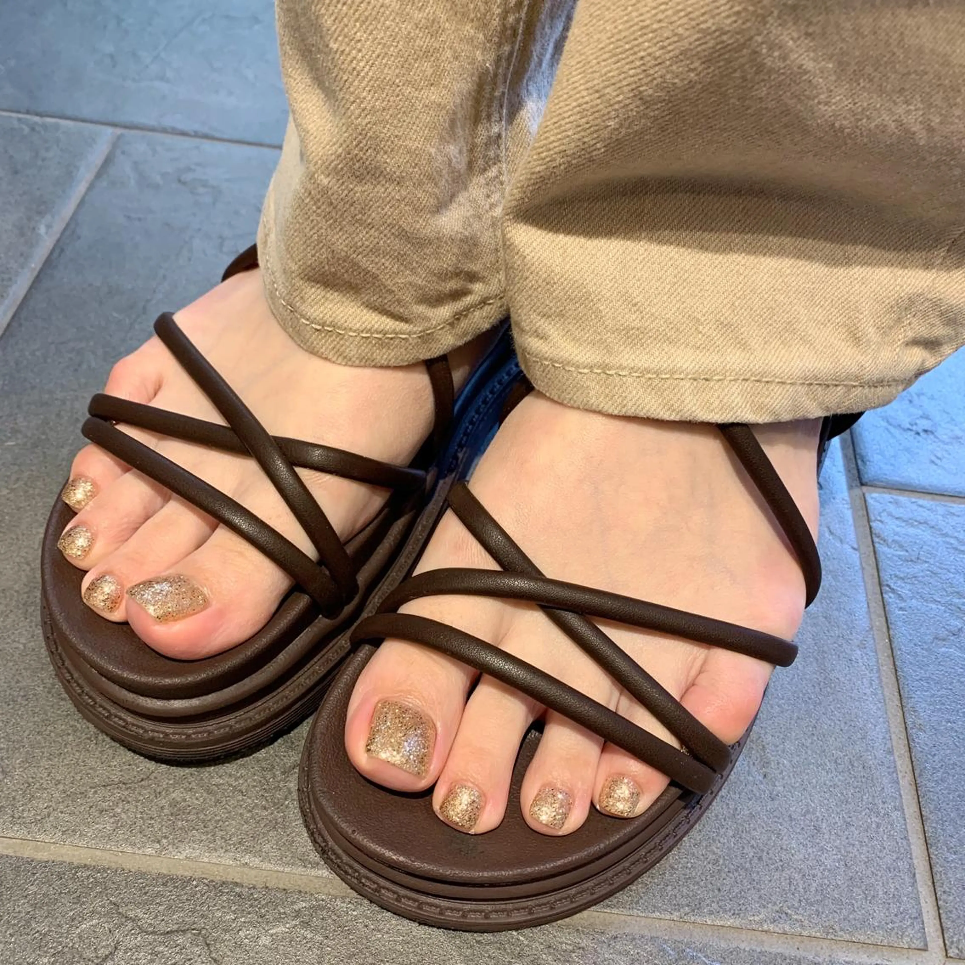 ネイル フットネイル ジェルネイル ラメ(グリッター) ワンカラーネイル パラジェル フットネイル 鈴木 里奈のネイルデザイン