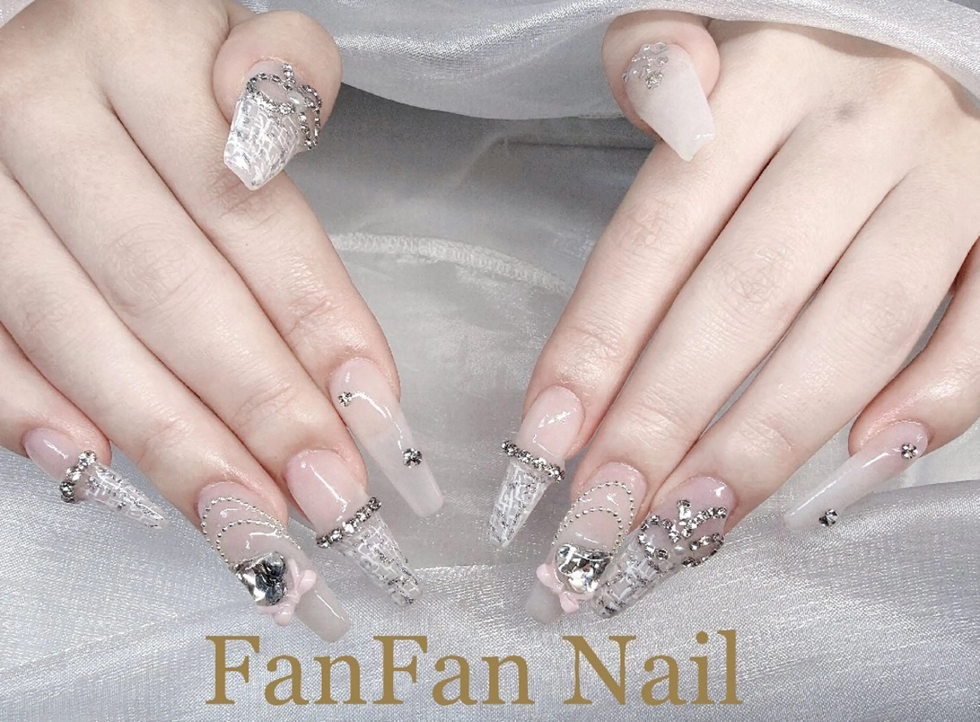 ネイル アートネイル オーロラネイル ガーリー キラキラネイル 韓国ネイル ハンドネイル Fanfan  長さ出し専門のネイルデザイン