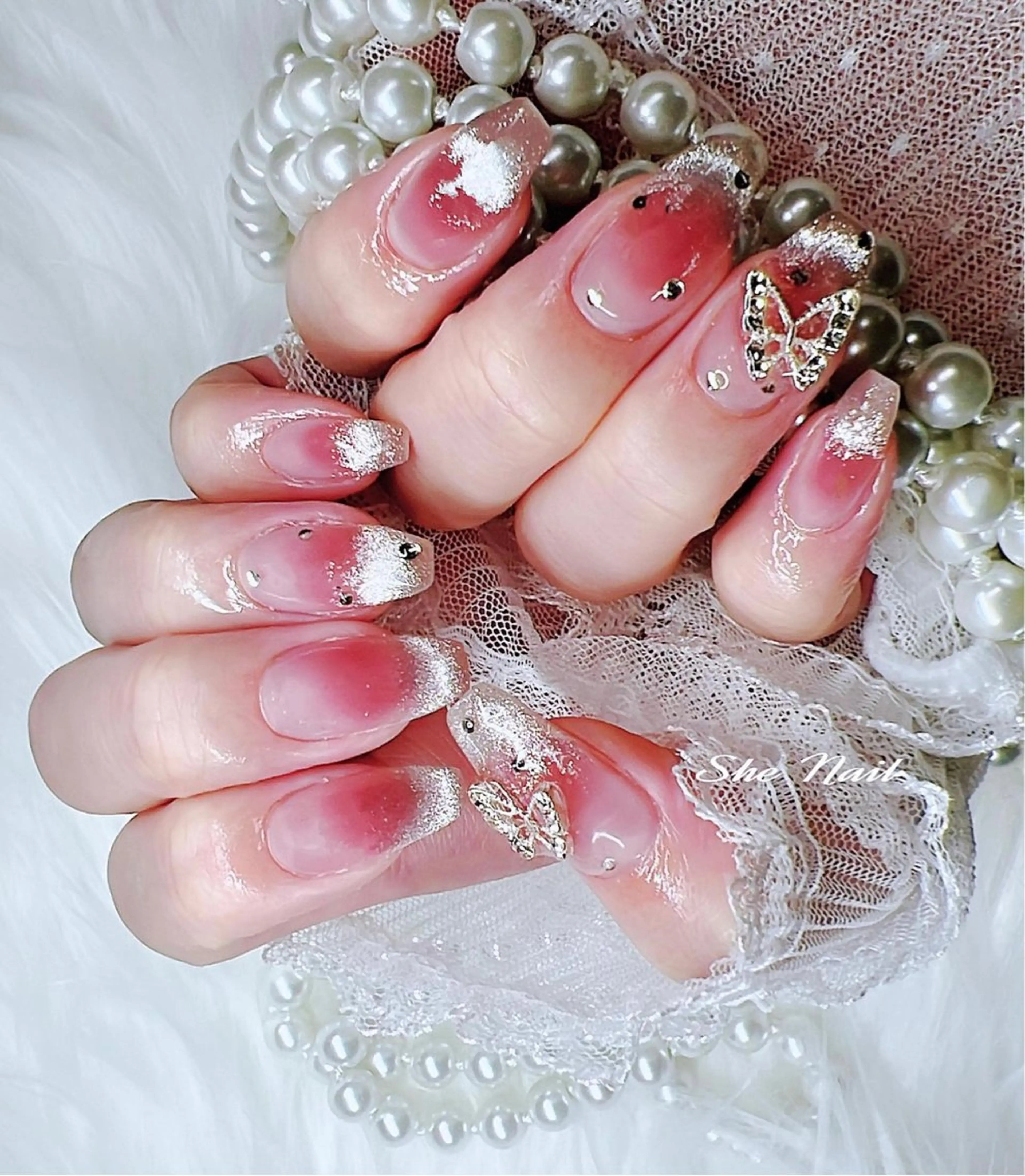 ネイル チークネイル 長さ出し フレンチネイル ガラスフレンチ キラキラネイル ハンドネイル She   Nail所属・ISA_ BELLAのネイルデザイン