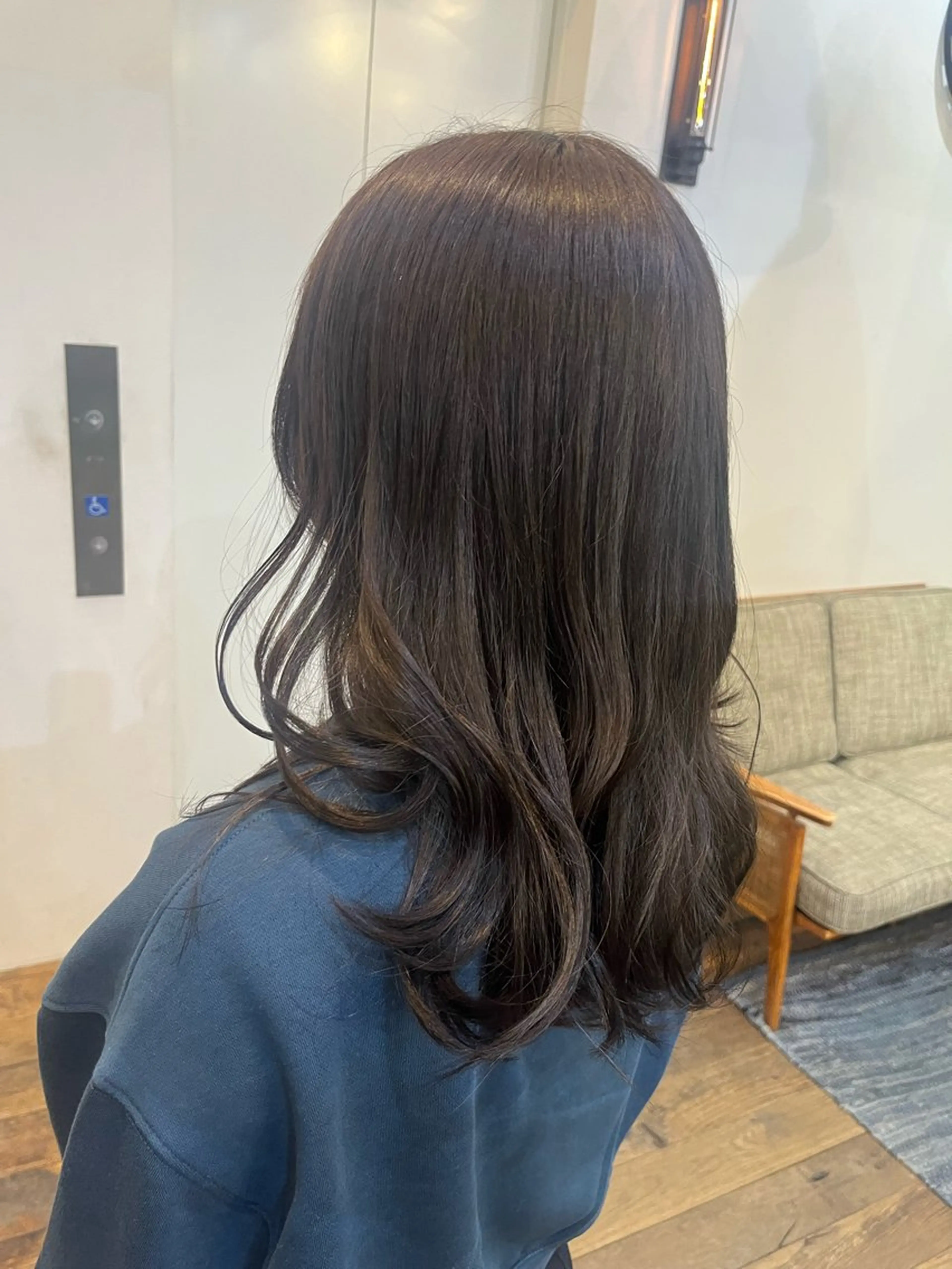 カラー アッシュ Belle Ginza並木通り所属・ブリーチカラー／ 銀座／秋葉香乃のヘアスタイル