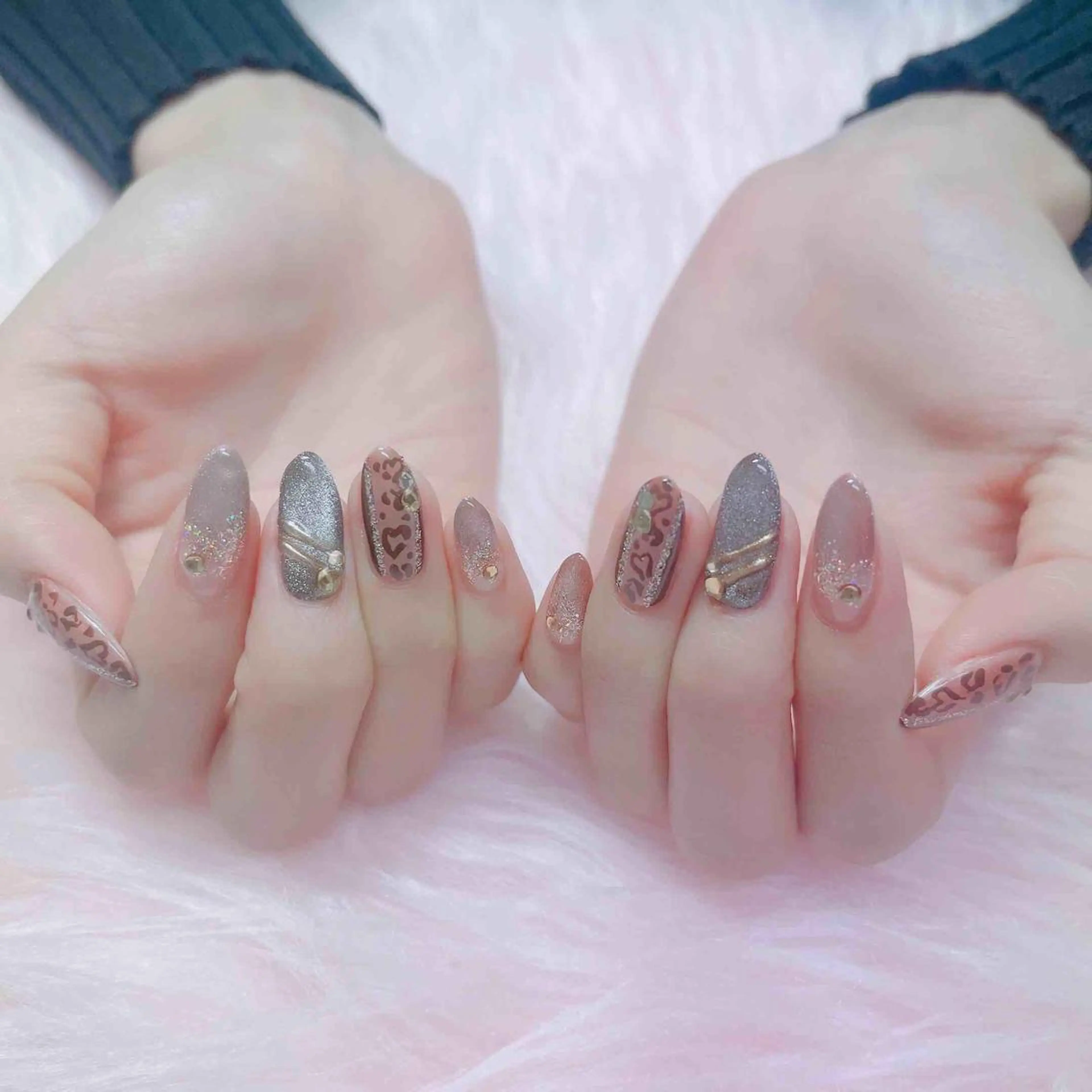 ネイル マグネットネイル ミラーネイル ハンドネイル MoonNail ユリ🌸のネイルデザイン