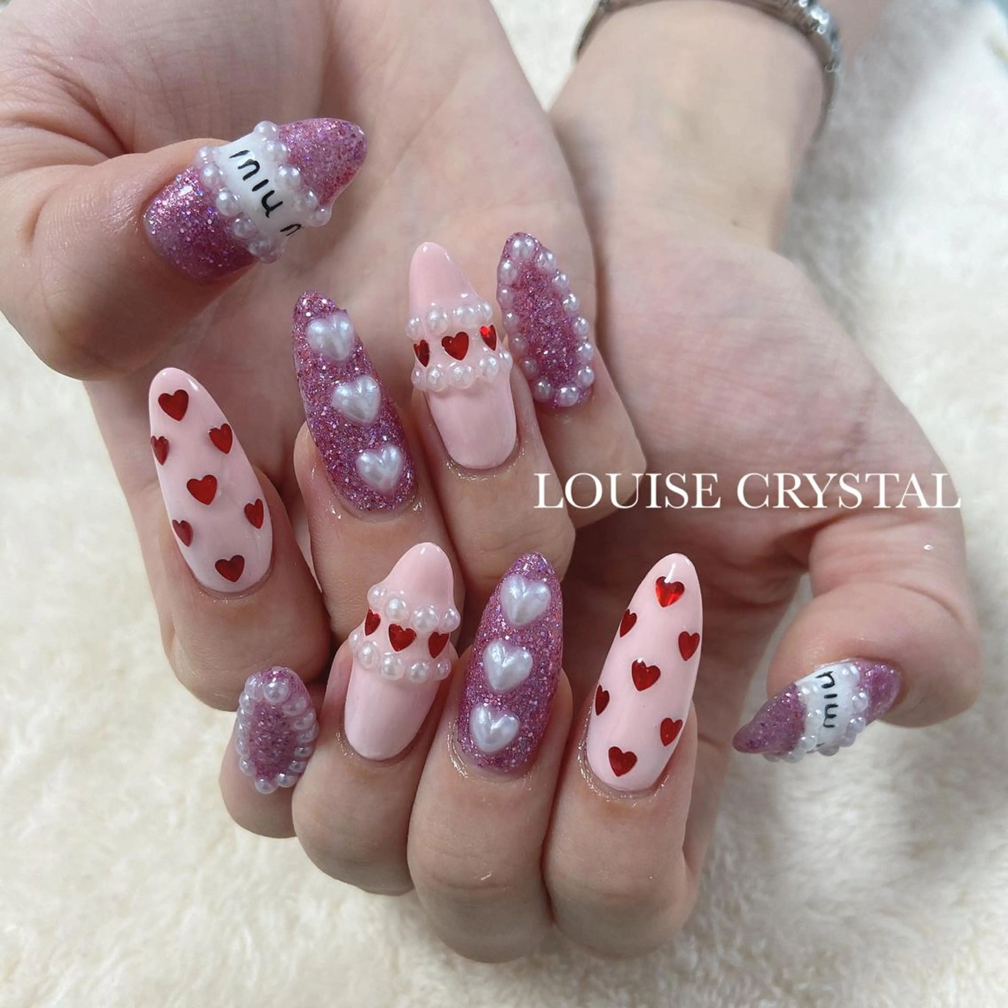 ネイル ハンドネイル LOUISE CRYSTALのネイルデザイン
