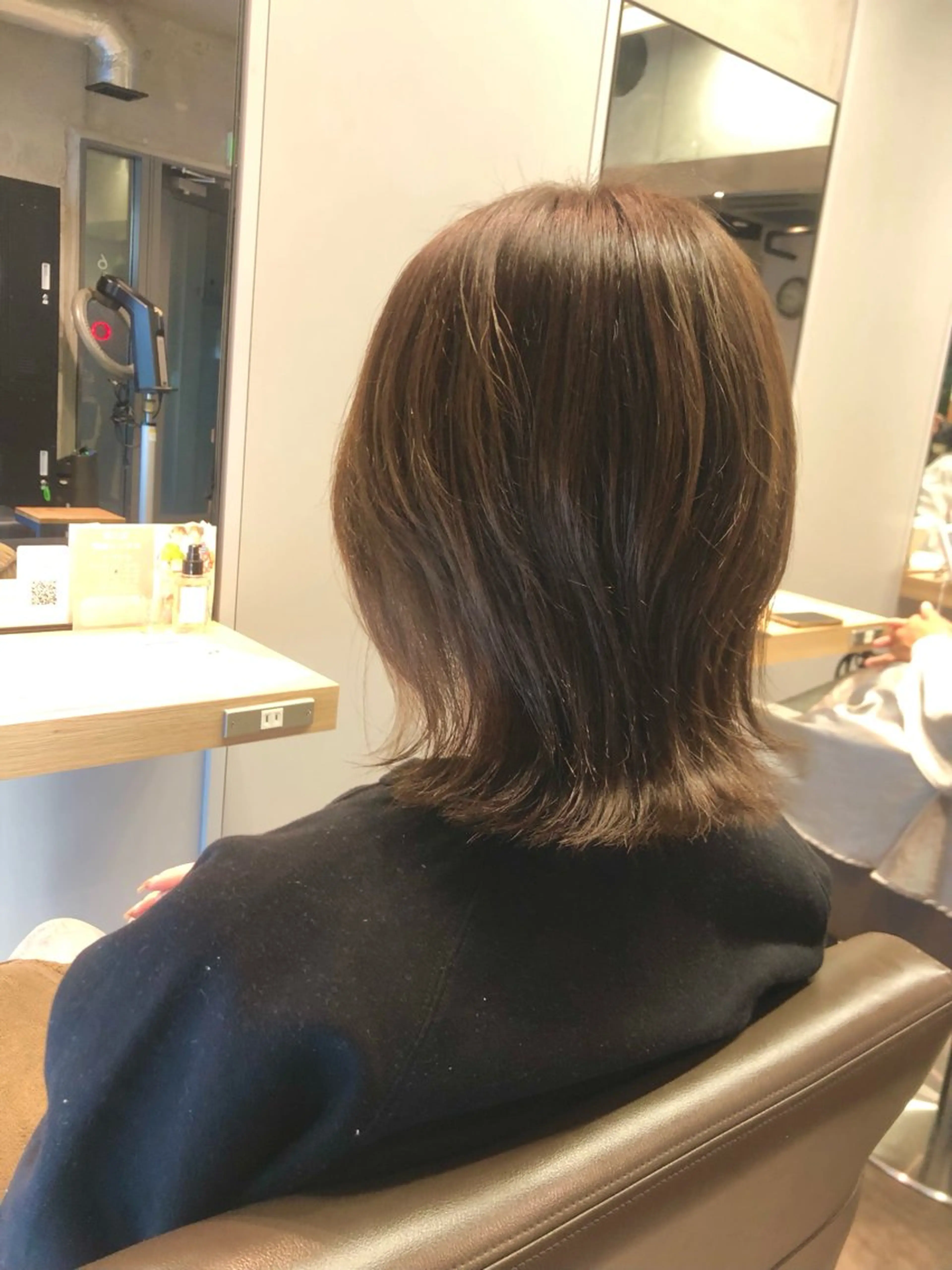 ミディアム くびれヘア ウルフカット 🎀縮毛矯正.暗髪 .艶髪🩶ちひろのヘアスタイル