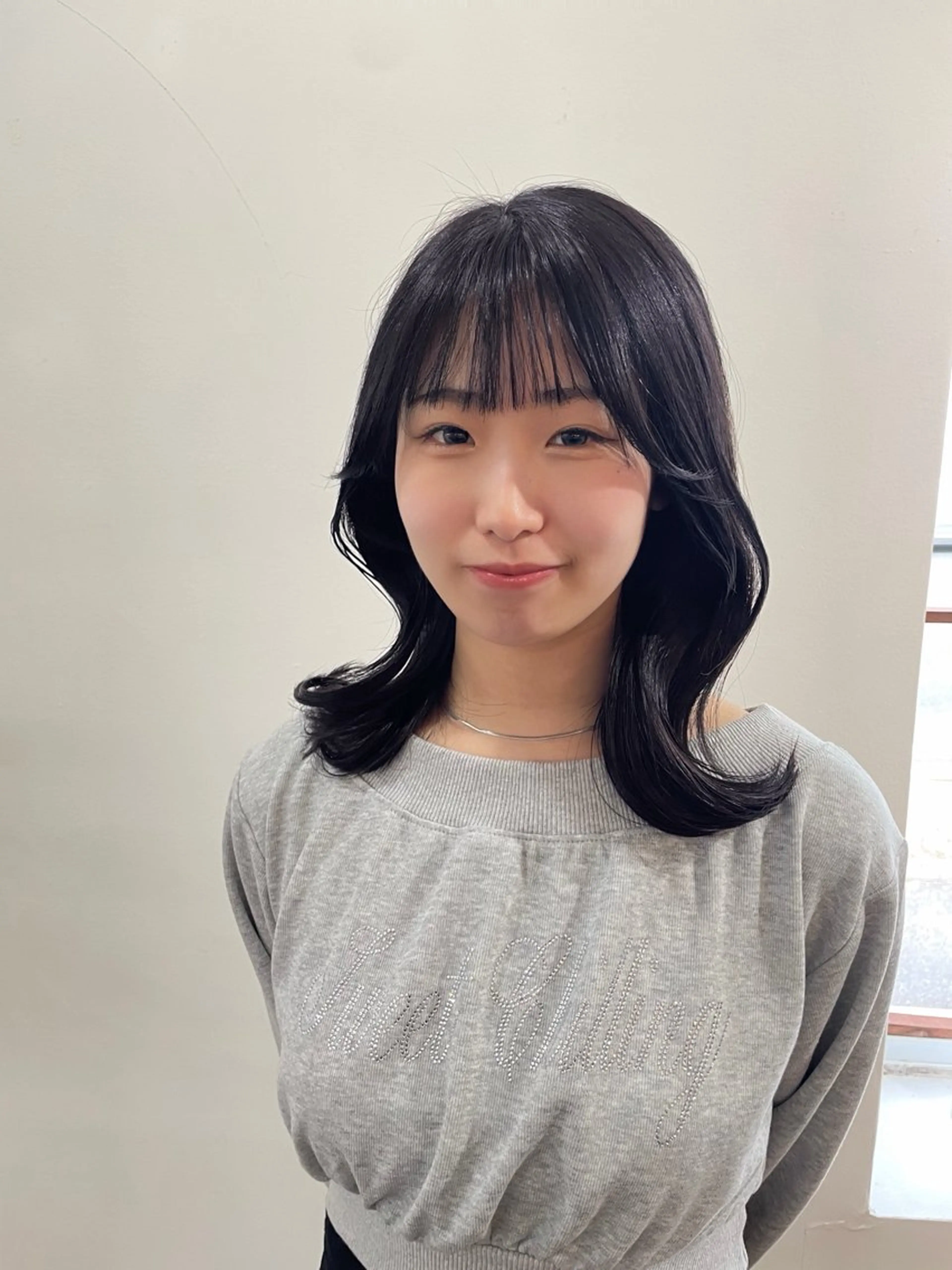ミディアム カラー ブリーチ ブルーカラー ブラウンカラー ケアブリーチ 透明感カラー カット ヘアカラー トリートメント mopa_kaede 暖色カラー/ロングのヘアスタイル