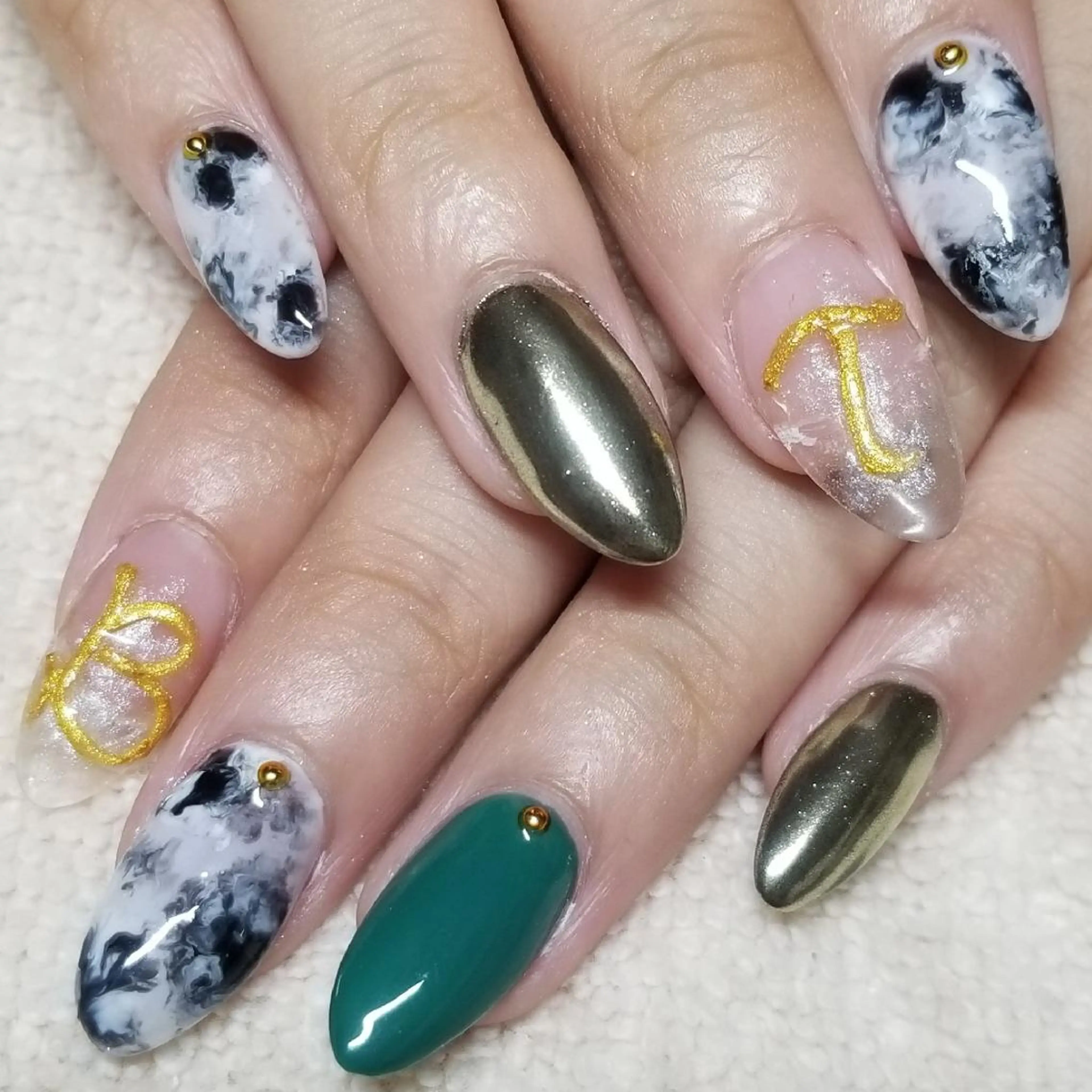 ネイル ゴールド ニュアンスネイル ハンドネイル よしだ ひろきのネイルデザイン