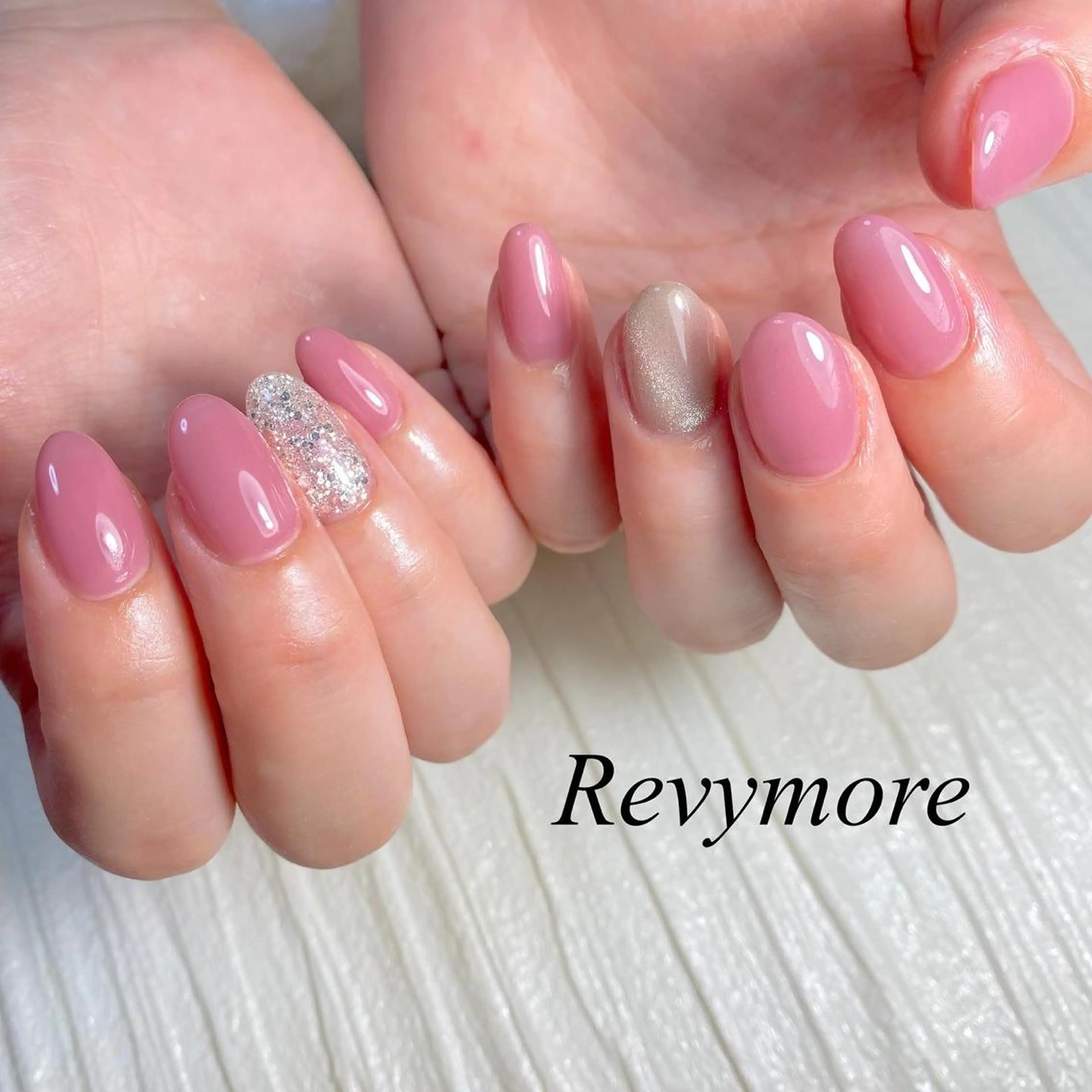 ミディアム ネイル 韓国風ヘア ジェルネイル キラキラネイル 韓国ネイル ラメ(グリッター) nail salon Revymoreのネイルデザイン