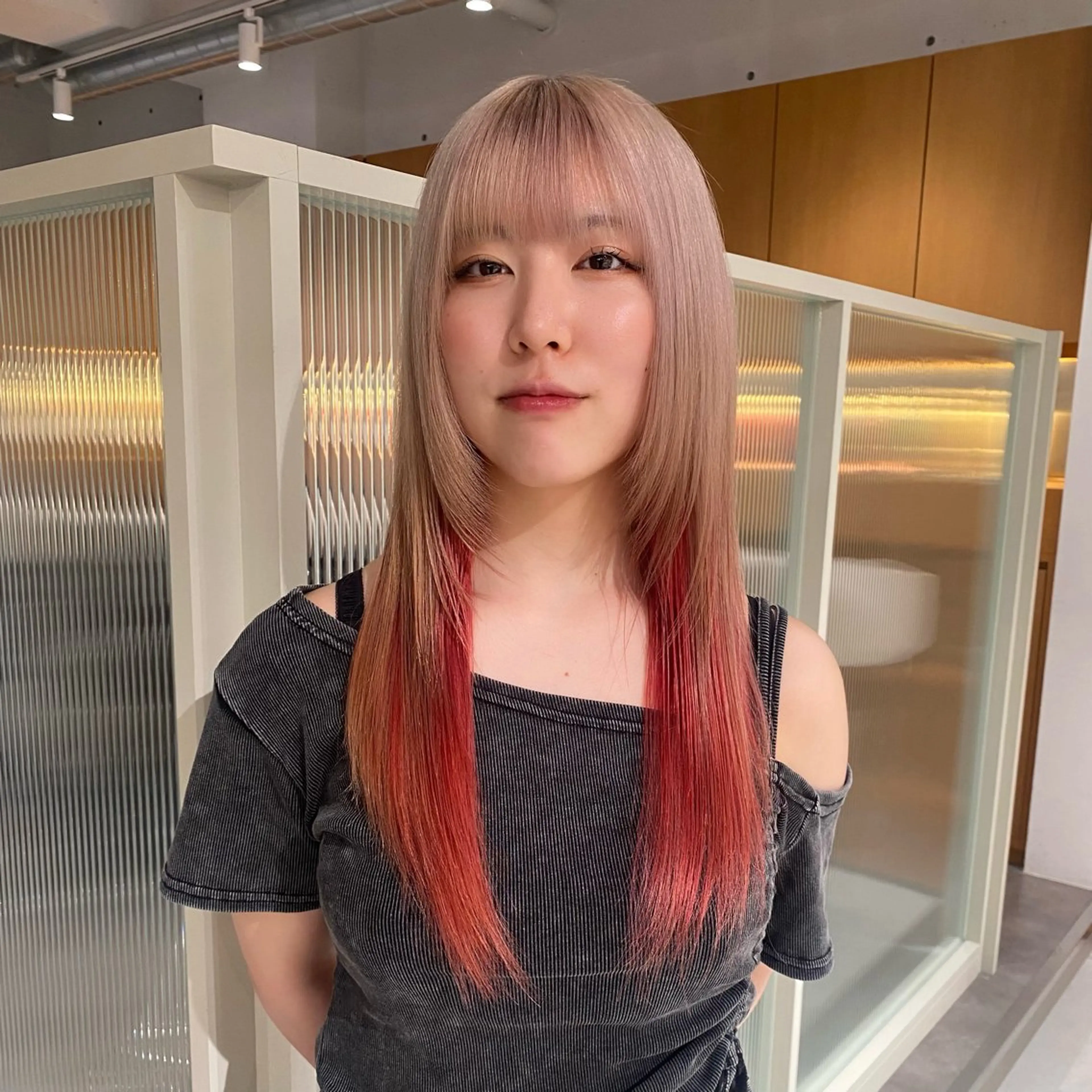 ロング カラー ブロンド レッドカラー ホワイトブロンド ヘアカラー ベージュ/暖色🧸 ハイトーン/ninaのヘアスタイル