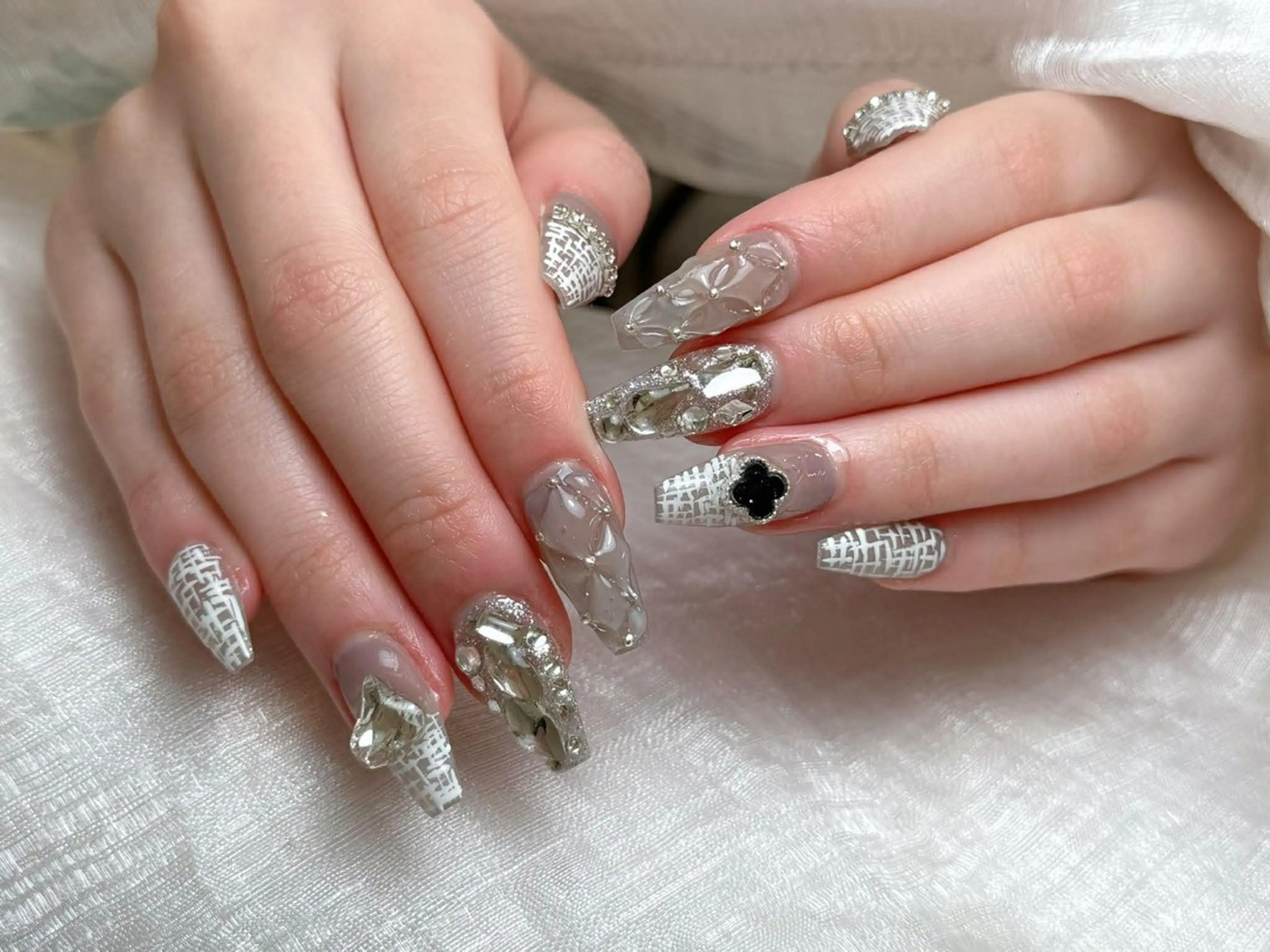 ネイル フレンチネイル ジェルネイル ガーリー 韓国ネイル ロングネイル ハンドネイル NieNail Nezukoのネイルデザイン
