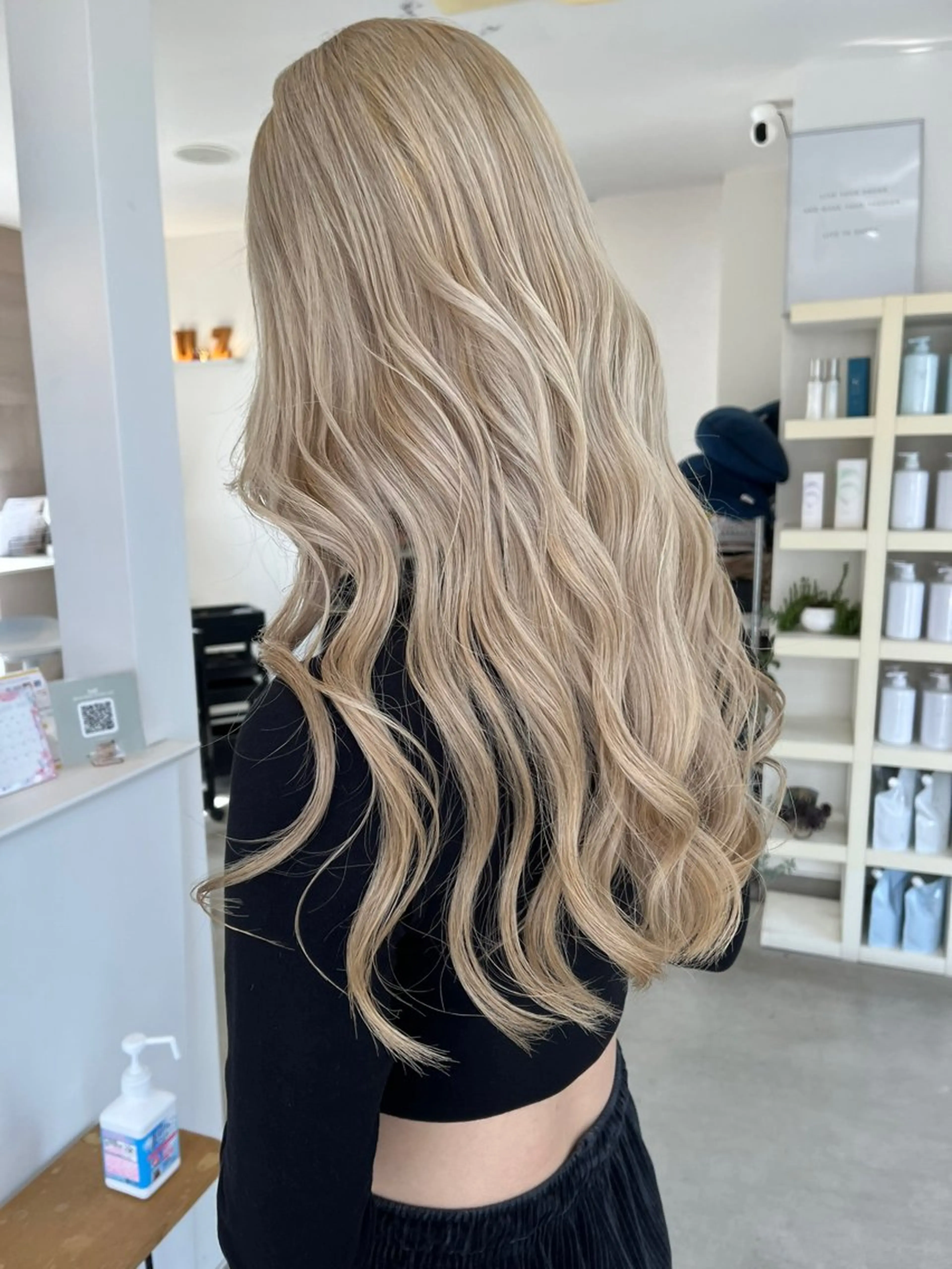 ロング ヘアカラー 長山 茉白のヘアスタイル