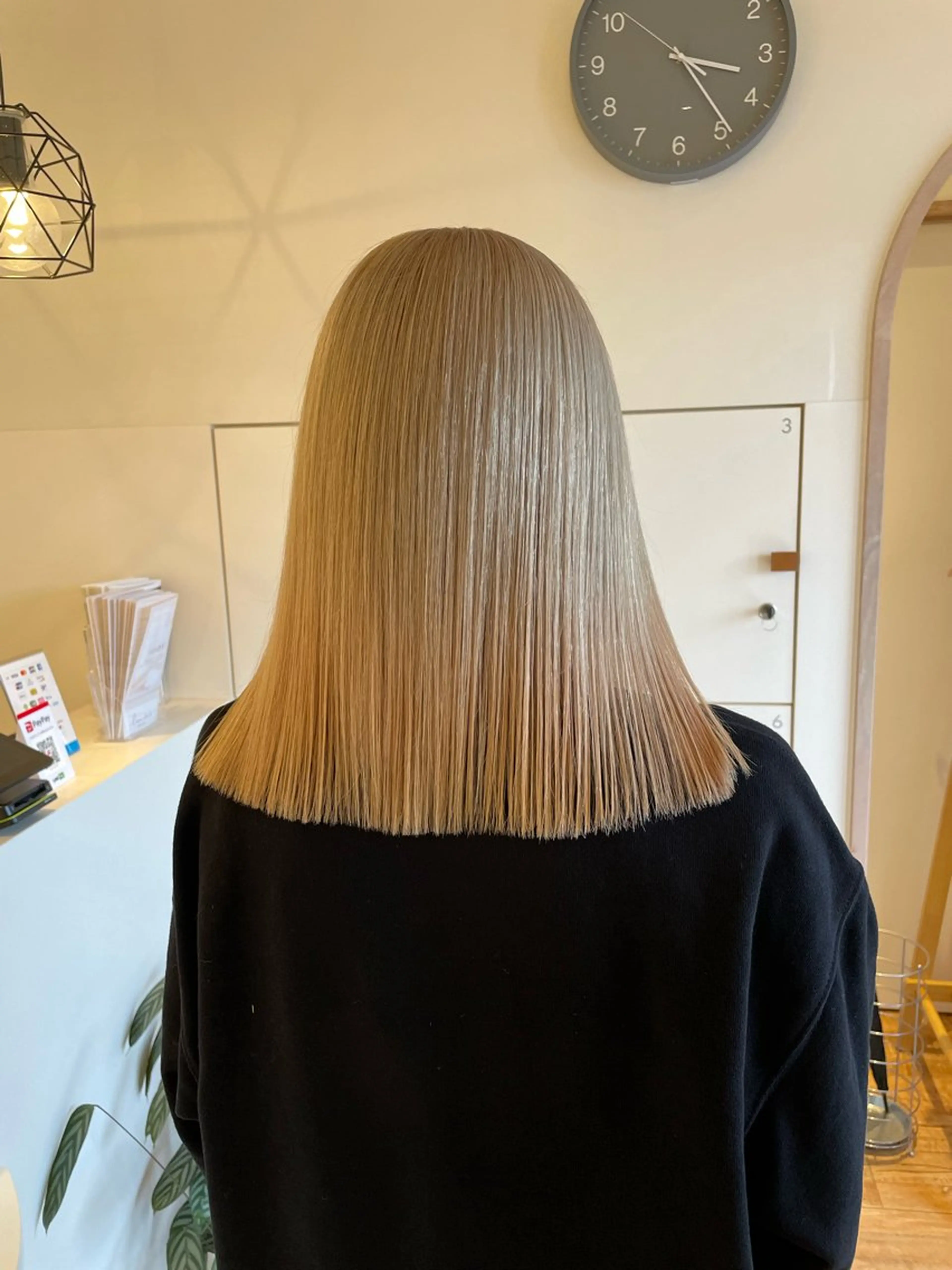 ミディアム カラー ベージュカラー ホワイトベージュ ブリーチ👩‍🦳/ ‪✂︎MANAMIのヘアスタイル