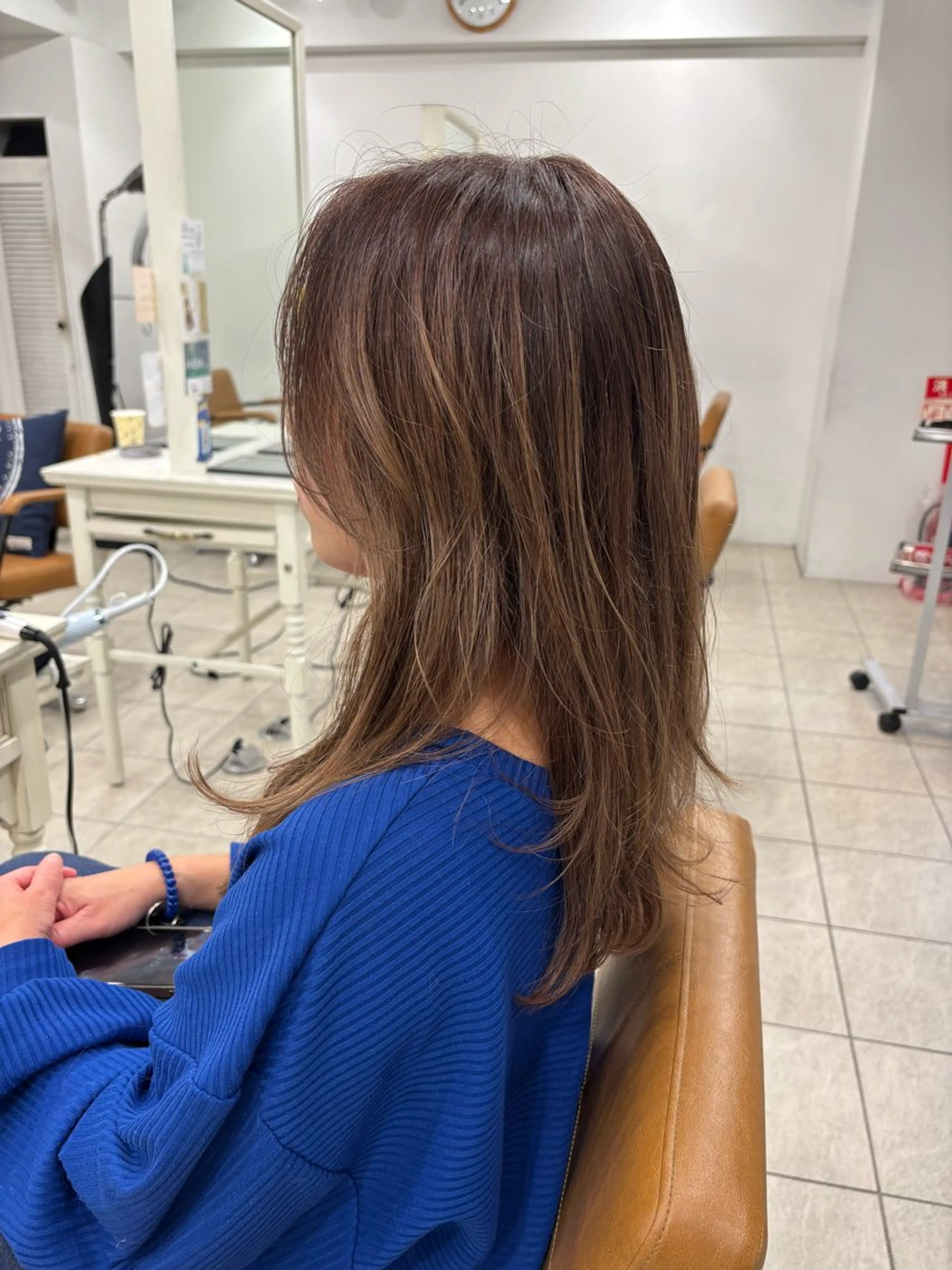 セミロング カラー レイヤーカット/ 透明感カラー/白石のヘアスタイル