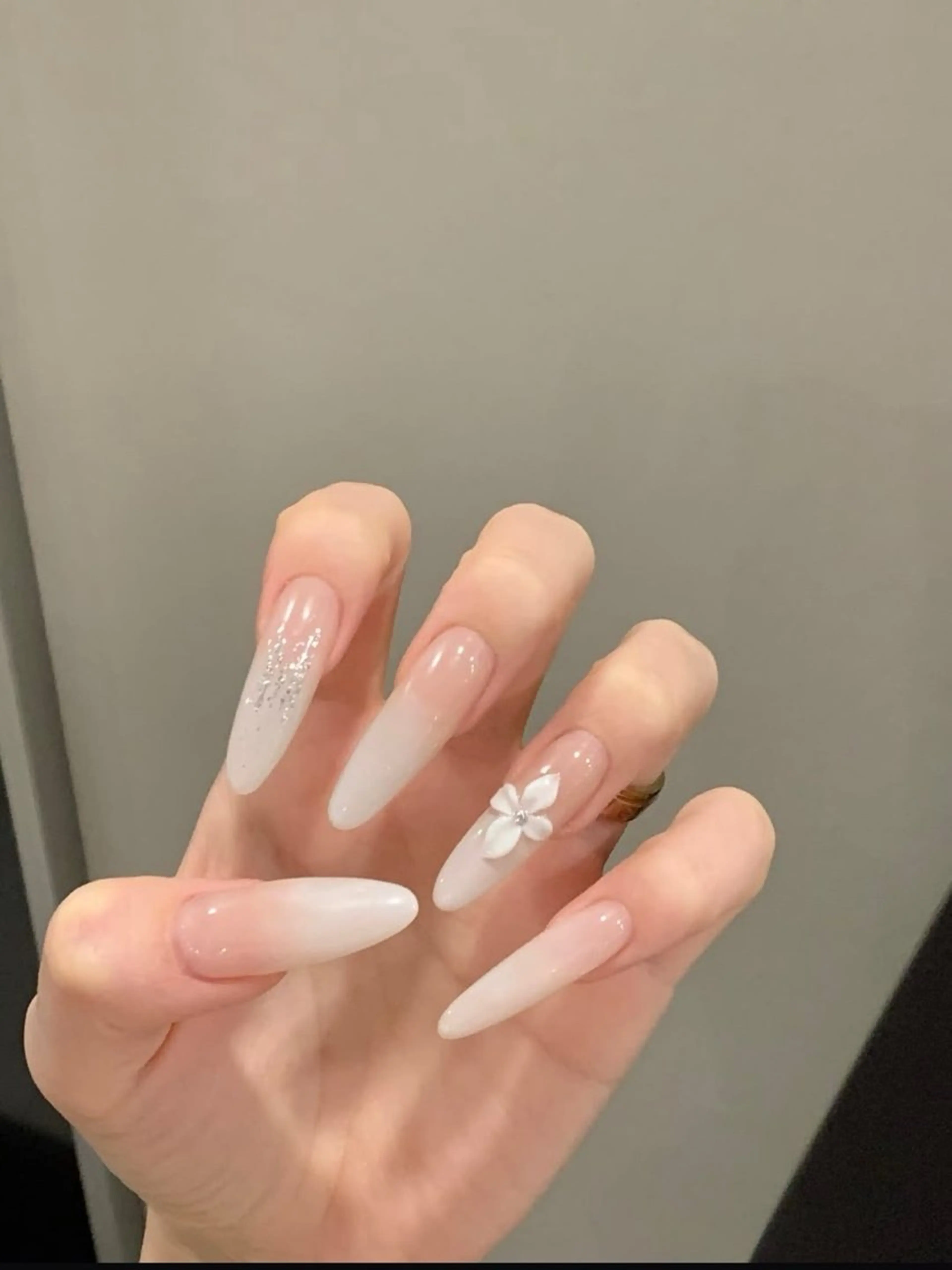カラー グラデーションカラー ピンクカラー ハンドネイル AIN Nailのネイルデザイン