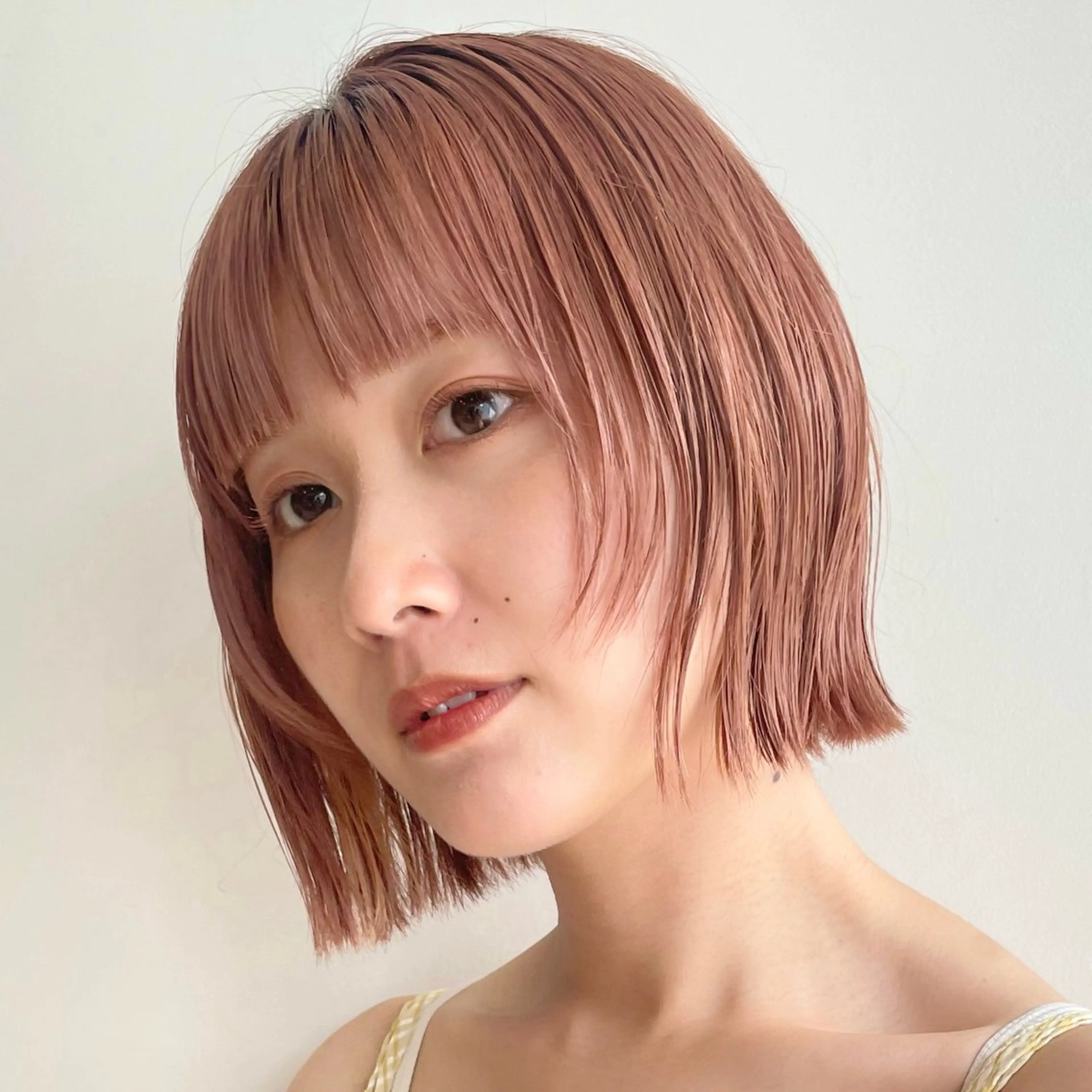 ショート カラー ベージュカラー ブリーチ ピンクカラー ピンクベージュ ボブ 顔まわり🥨レイヤー /透明感/まいなのヘアスタイル