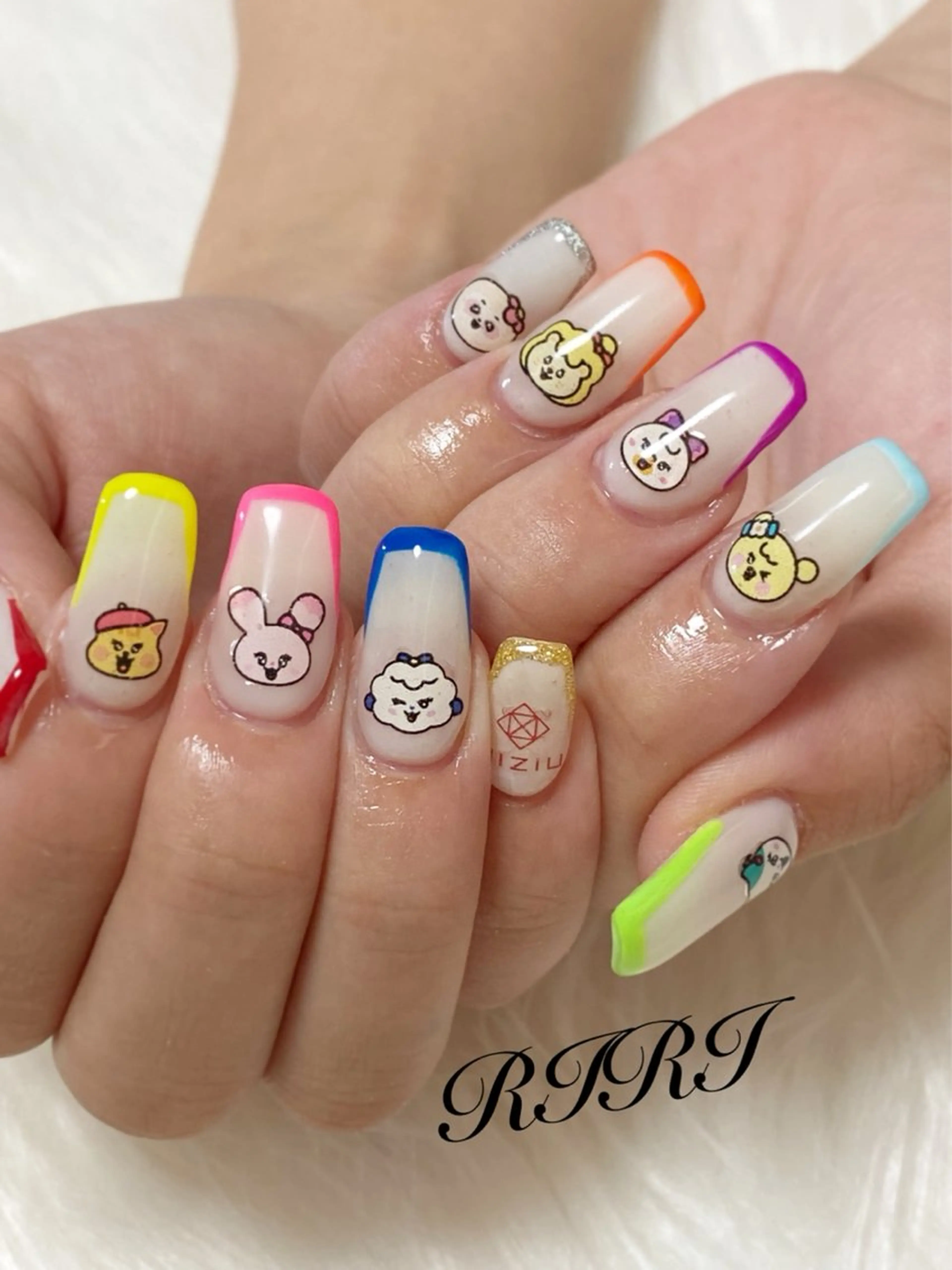 ネイル フレンチネイル ジェルネイル キラキラネイル 韓国ネイル ショートネイル ハンドネイル riri オーナーのネイルデザイン