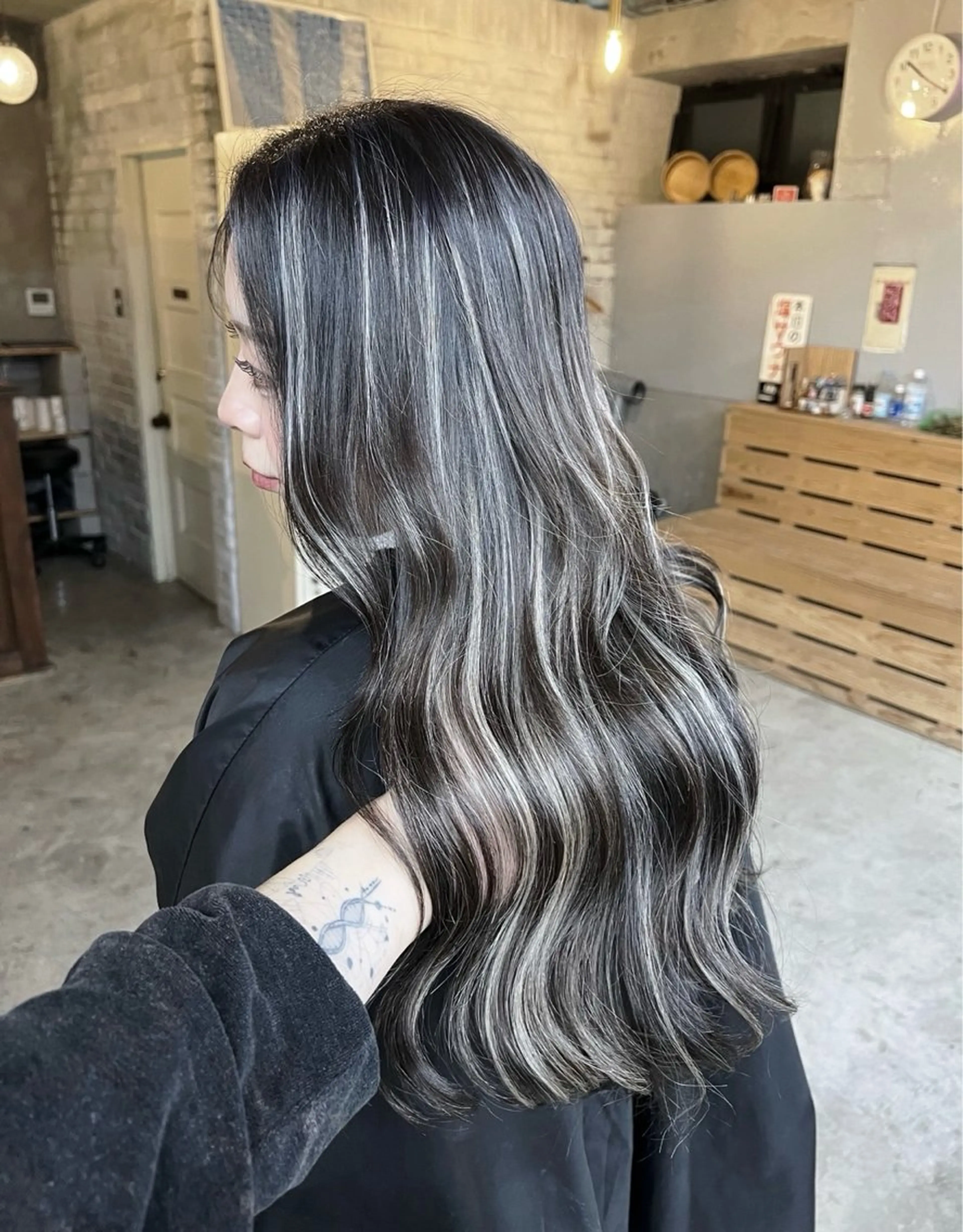 ロング カラー ダークグレー ダークグレージュ グレージュ ハイライトカラー ハイライト ヘアカラー トリートメント ROBIN所属・指名数No.1 /NAOYAのヘアスタイル