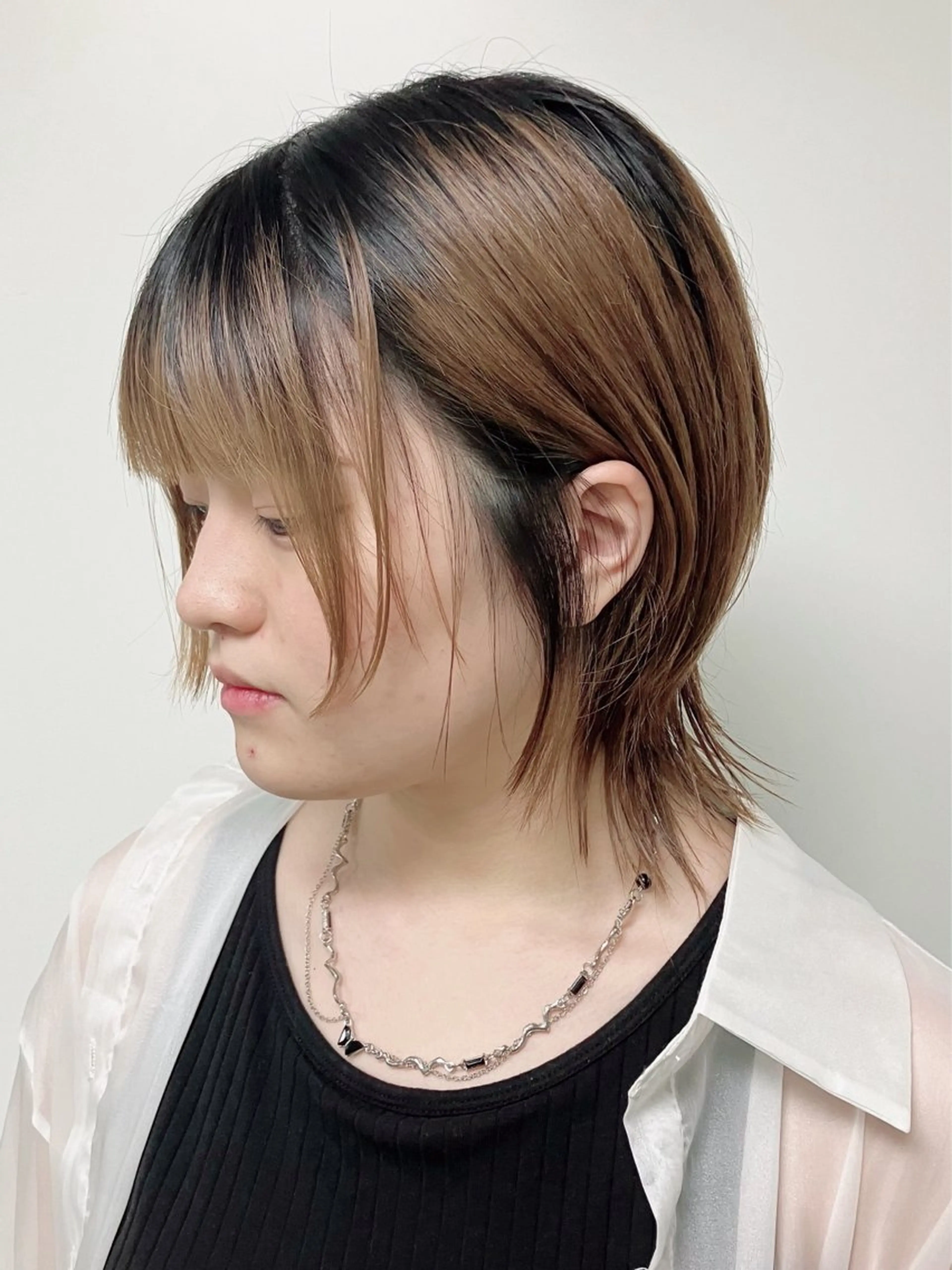 ミディアム ショートボブ ミディアムレイヤー ボブ レイヤーカット 似合わせカット fumikaブリーチ /デザインのヘアスタイル