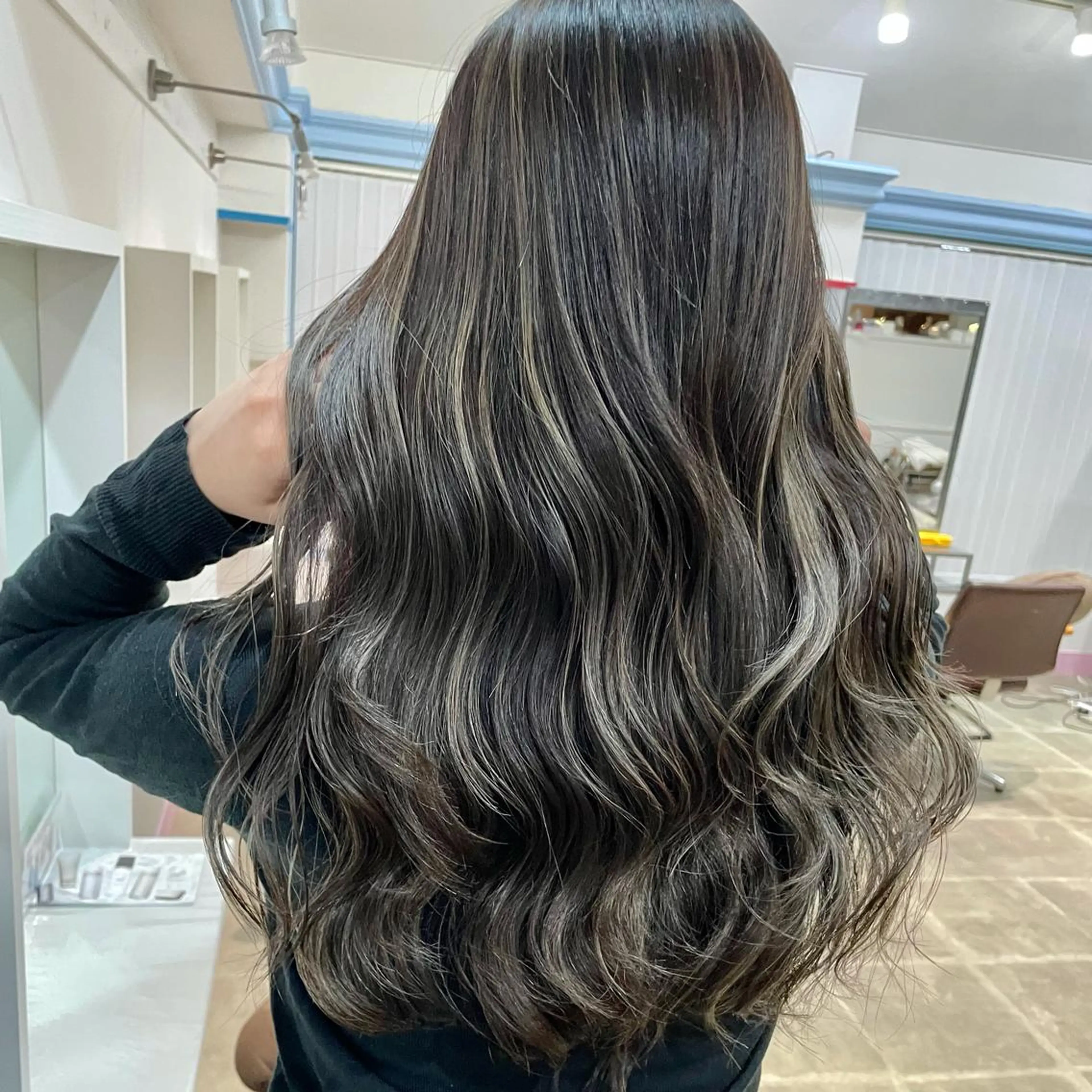 ロング ハイライト ヘアカラー トリートメント Lit.豊橋 夏目のヘアスタイル