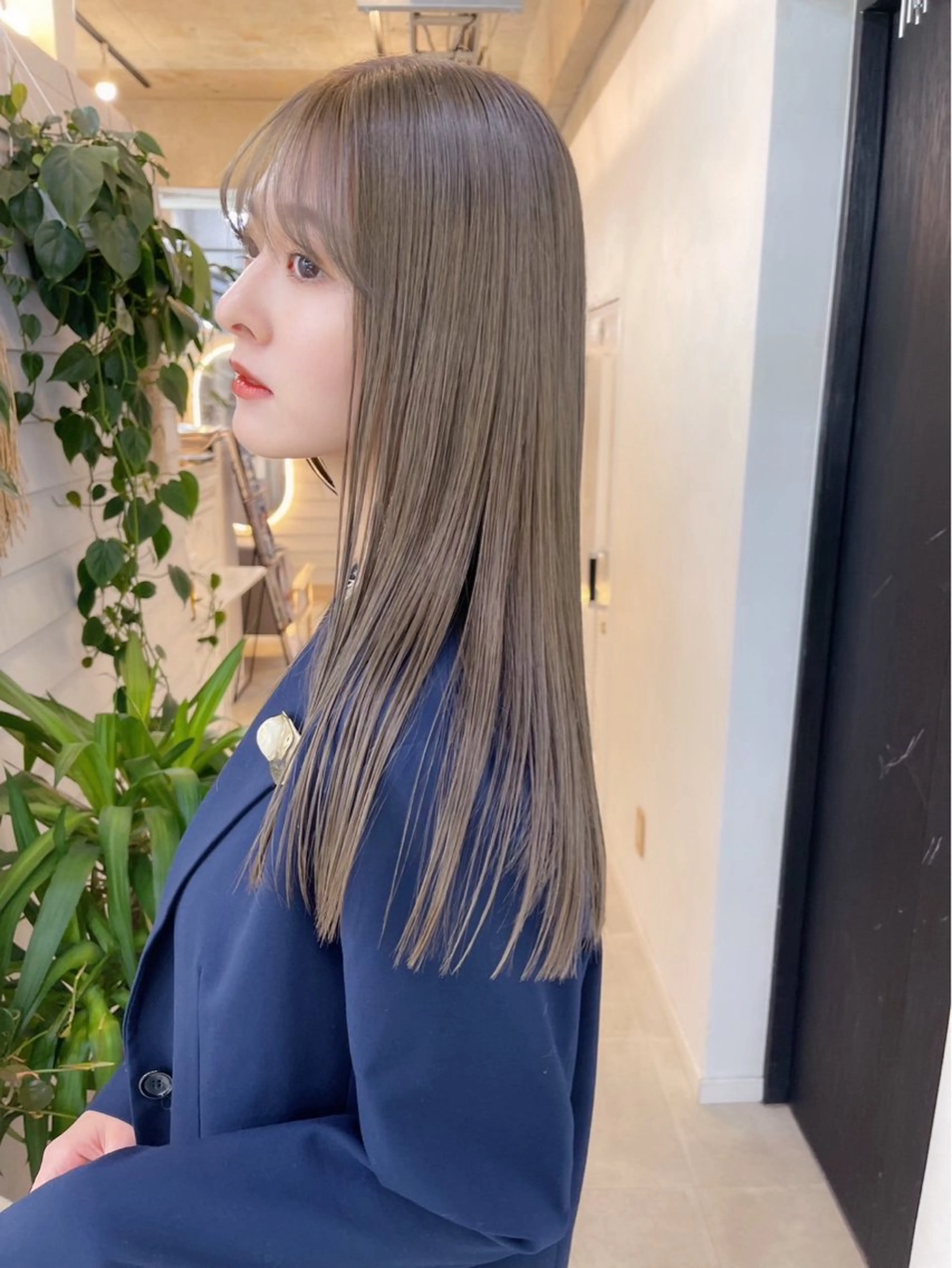 セミロング カラー ベージュカラー ブリーチ オリーブベージュ カット ヘアカラー トリートメント AiM 大名　似合わせカットのヘアスタイル