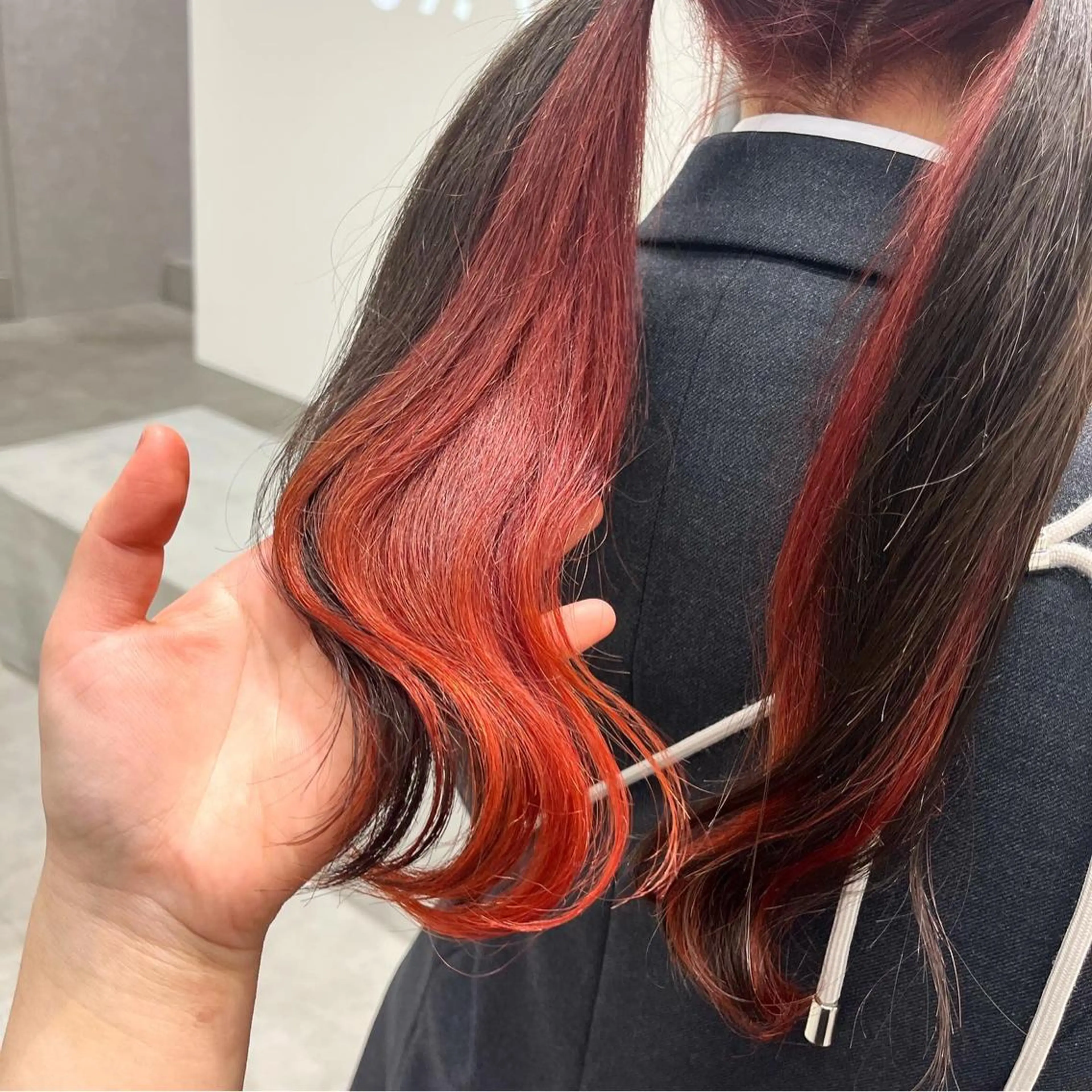 カラー ブリーチ オレンジ 中村 彩夏のヘアスタイル