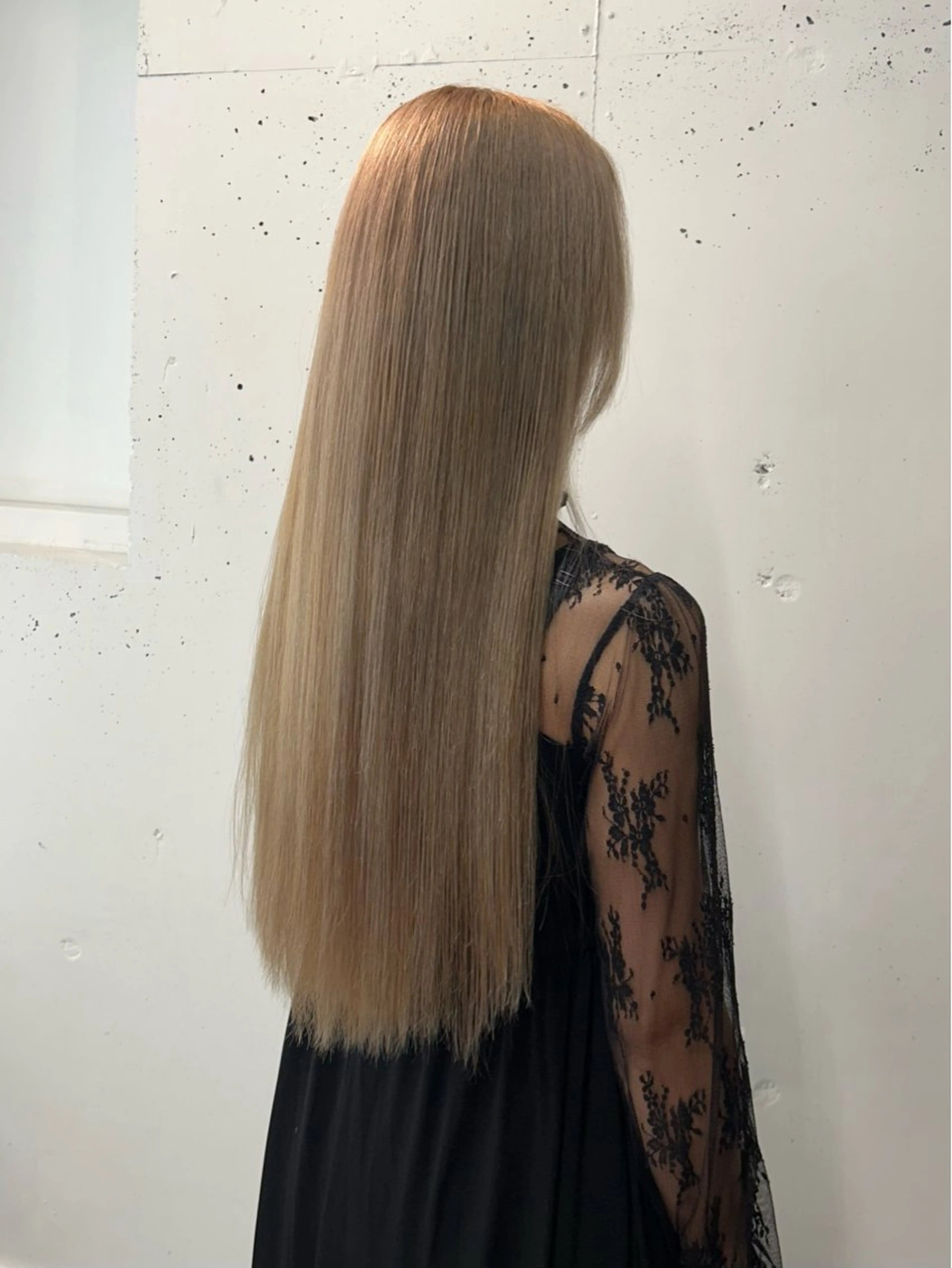 セミロング カラー ベージュカラー ミルクティーベージュ ヘアカラー トリートメント ウルフカット レイヤーカット上柿のヘアスタイル