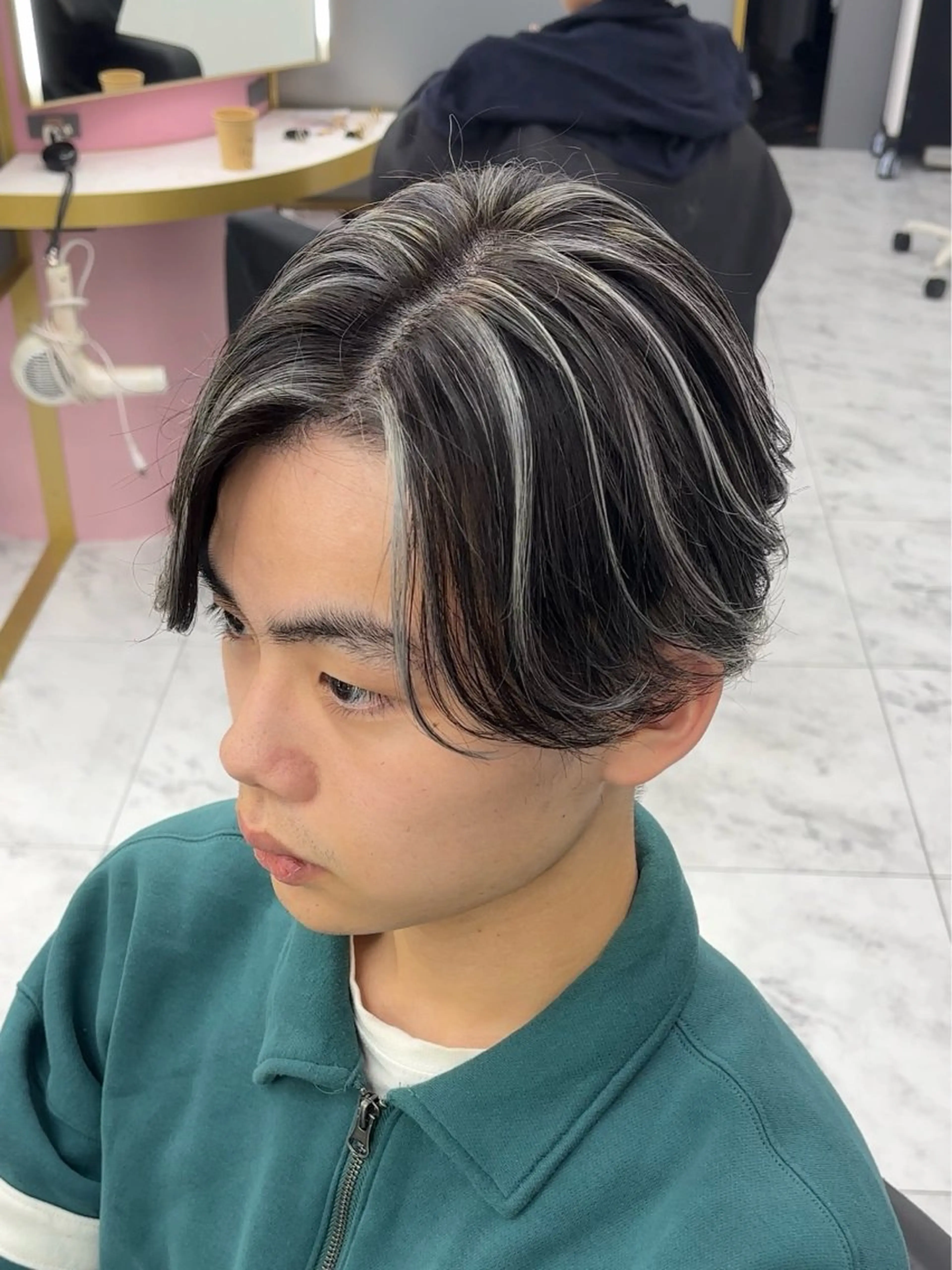 カラー メンズ メンズメッシュ 黒髪 メッシュ シルバー メンズ特化型美容師 ‪‪★あおいのヘアスタイル