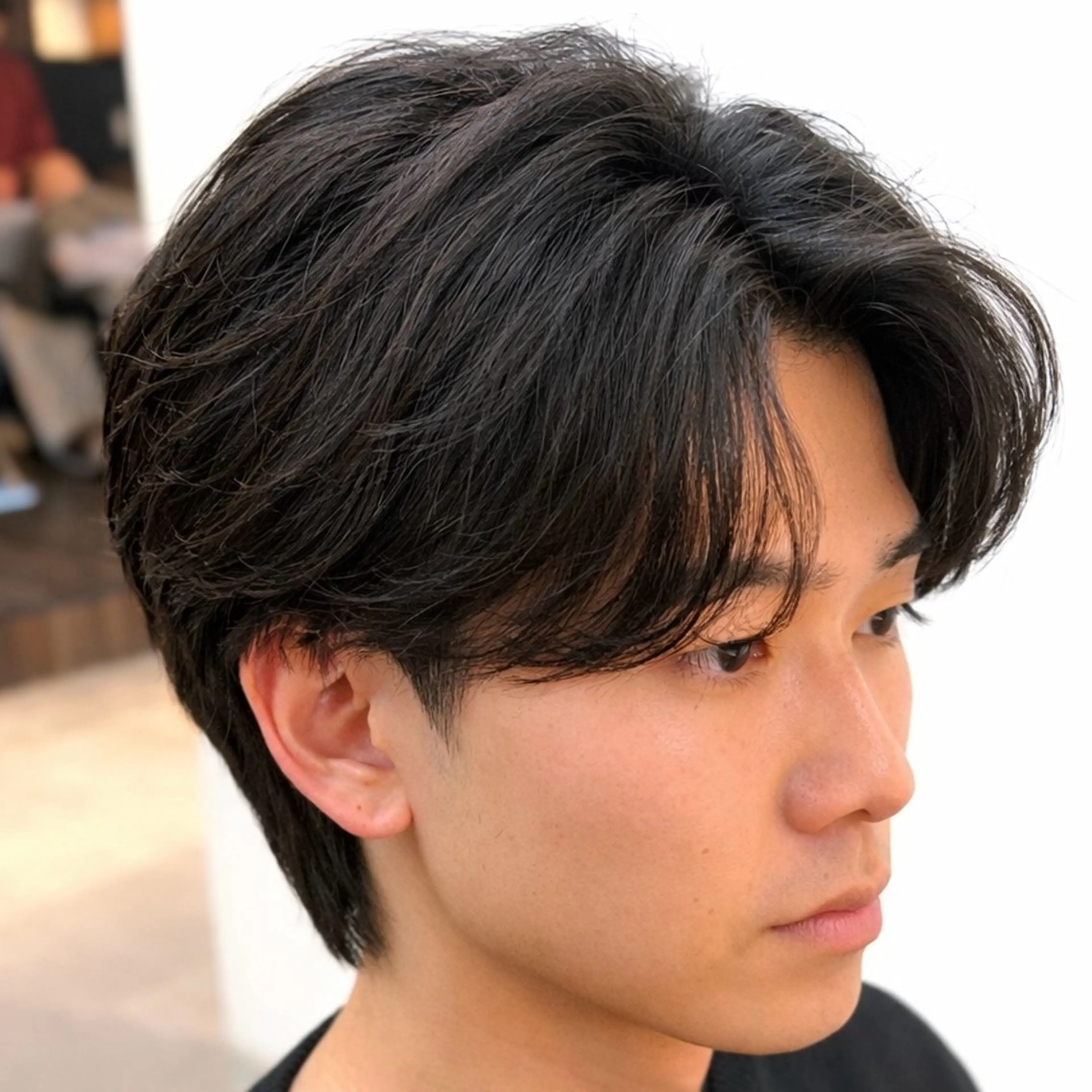 パーマ メンズ センターパート フェザーパーマ メンズ韓国風 メンズパーマ 刈り上げ カット パーマ 男の理想を叶える🔥 メンズパーマ特化｜関のヘアスタイル