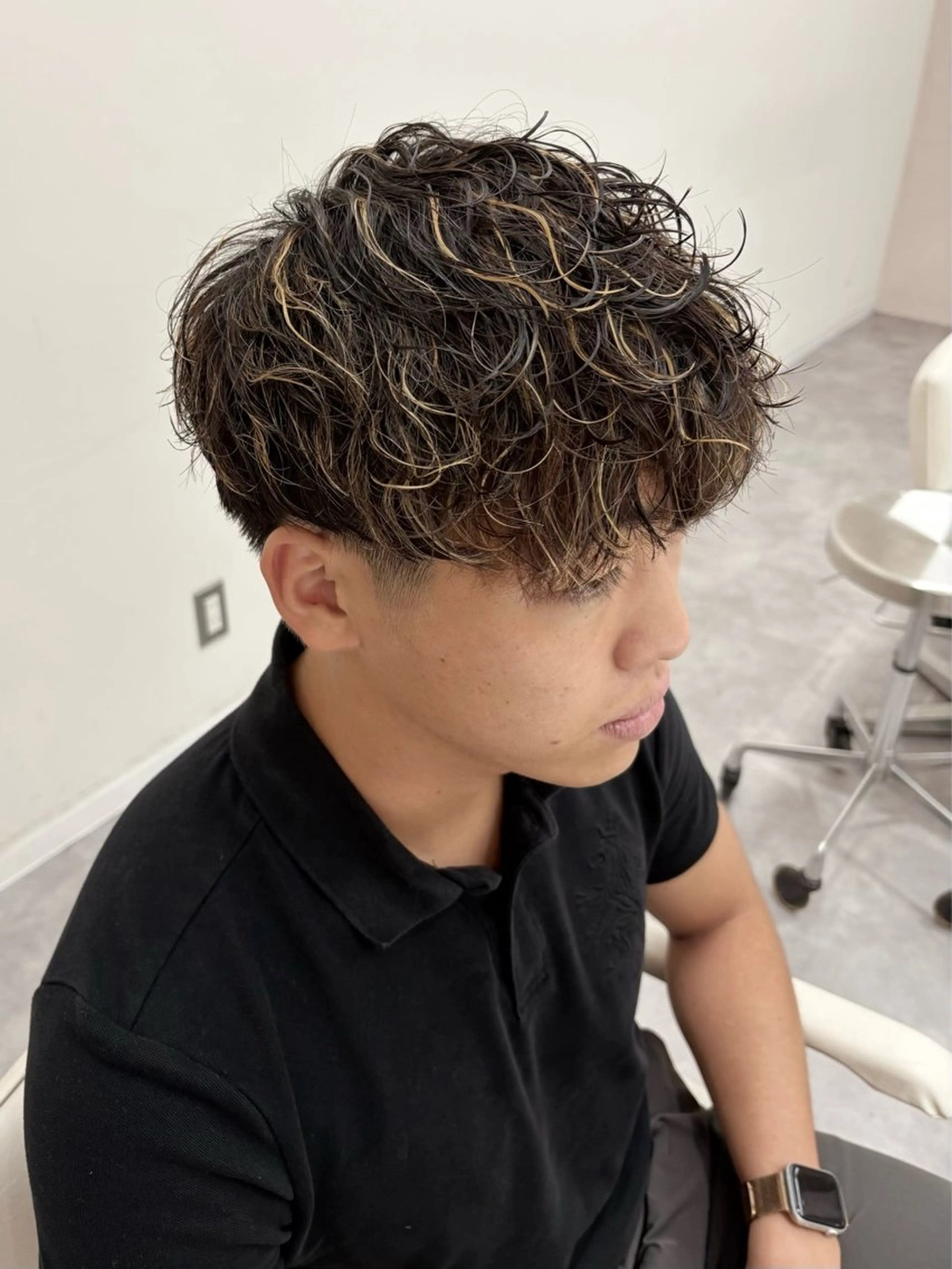 カラー パーマ メンズ メンズハイライト メンズパーマ ハイライトカラー カット パーマ メンズパーマ特化🔥 ツイスパ/シャドウのヘアスタイル