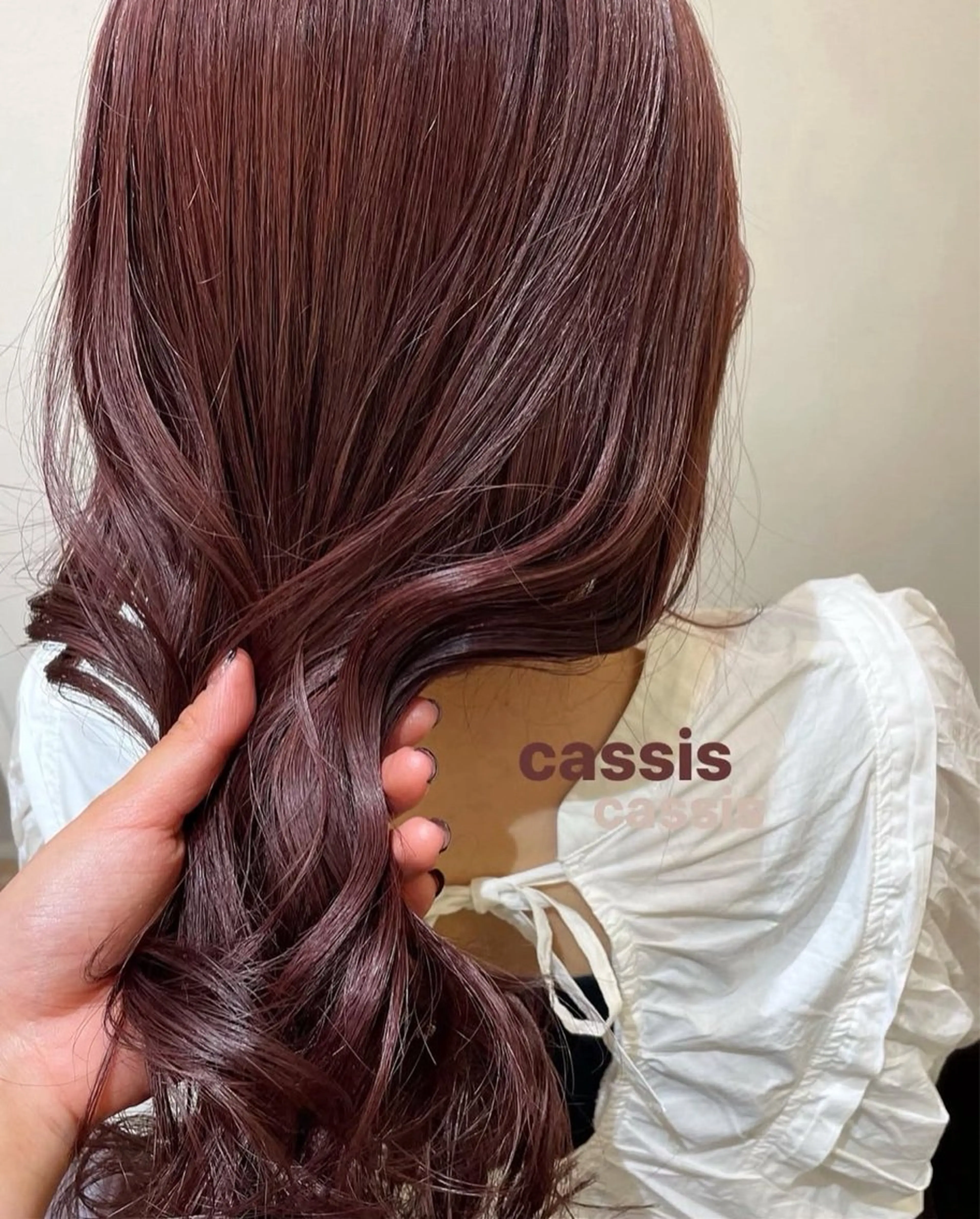 ミディアム カラー 岩切 美海のヘアスタイル