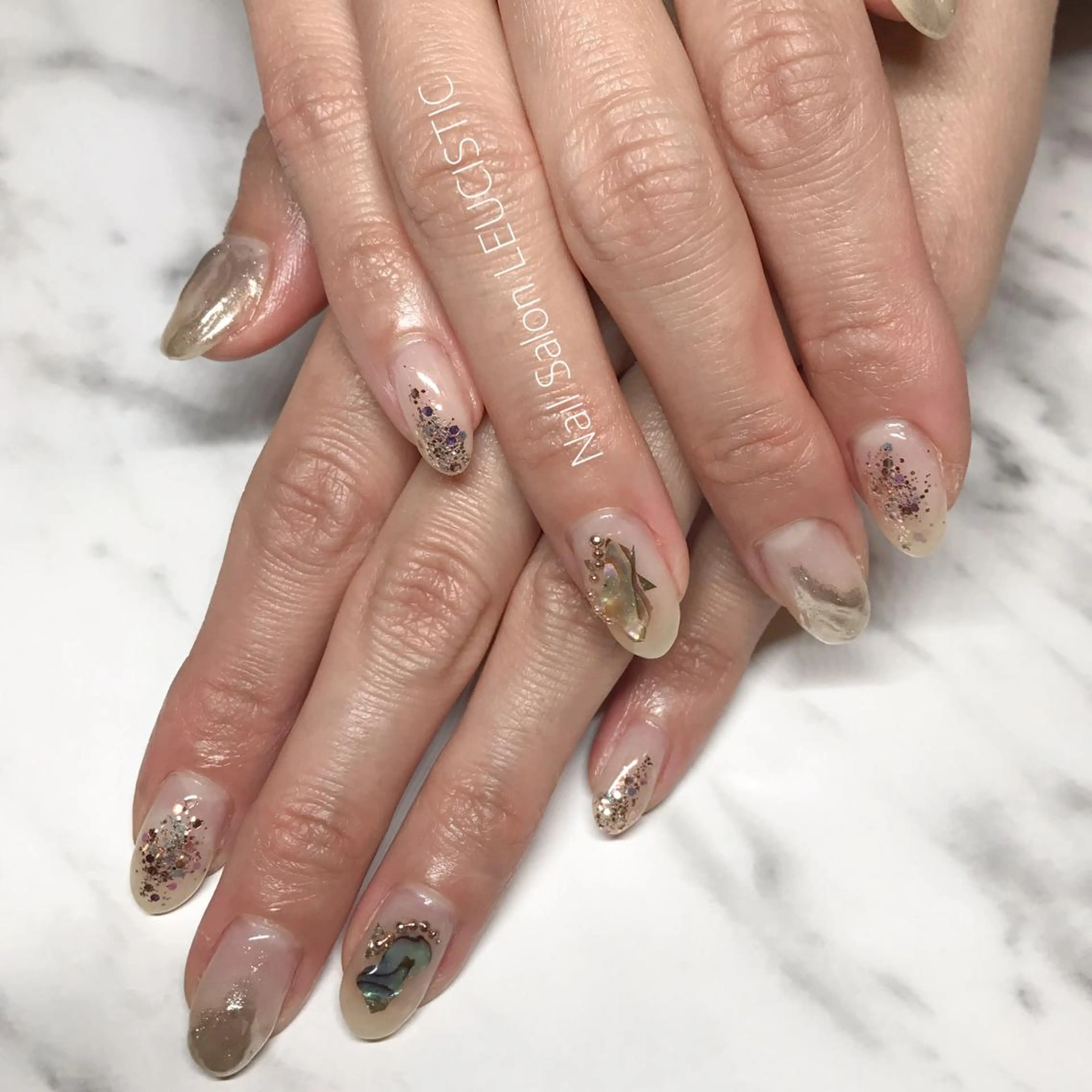 ネイル ミラーネイル 美時雨・bishigure所属・美時雨 bishigureのエステ・リラクイメージ