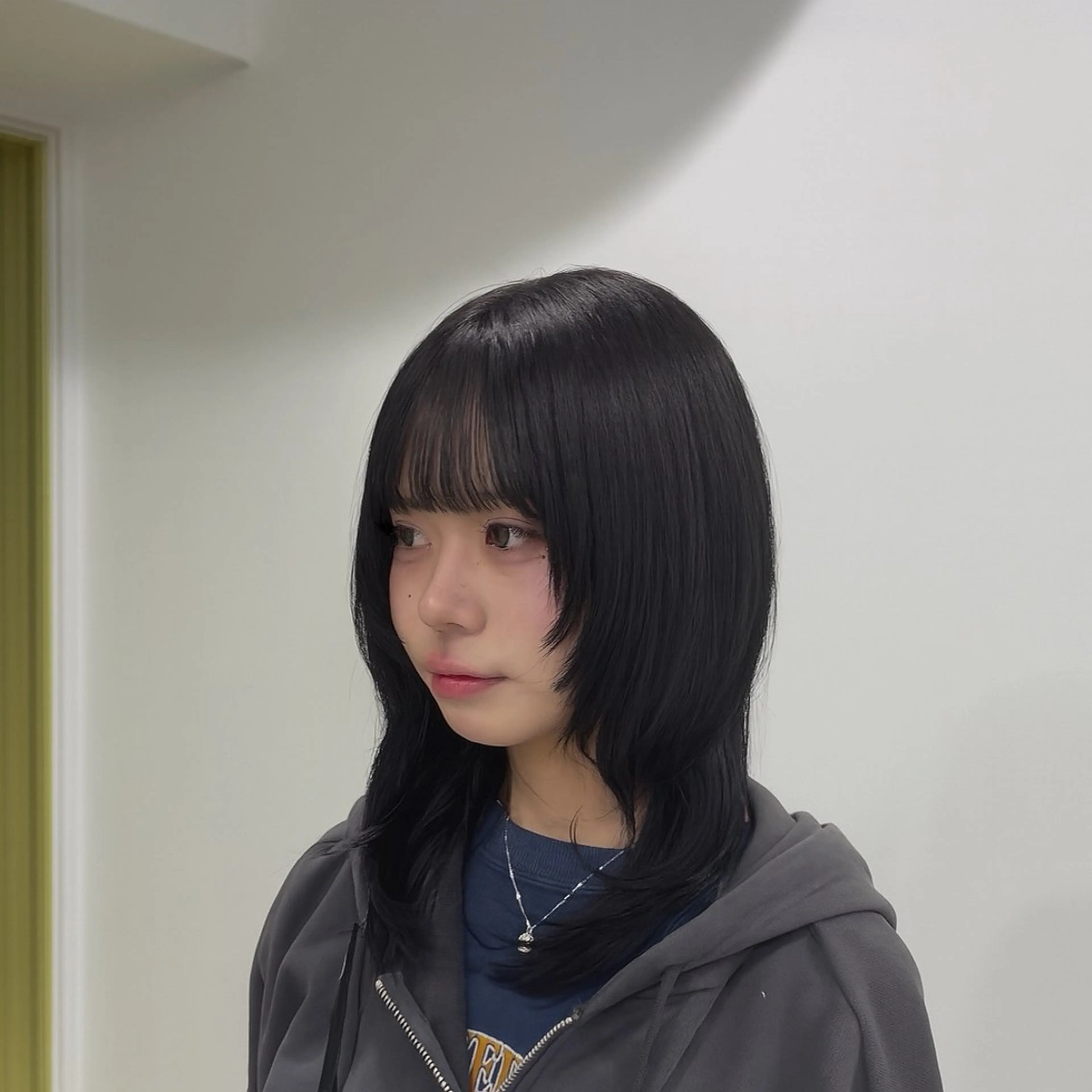 ミディアム カラー 透明感ベージュ🤎 manami👒🌿のヘアスタイル