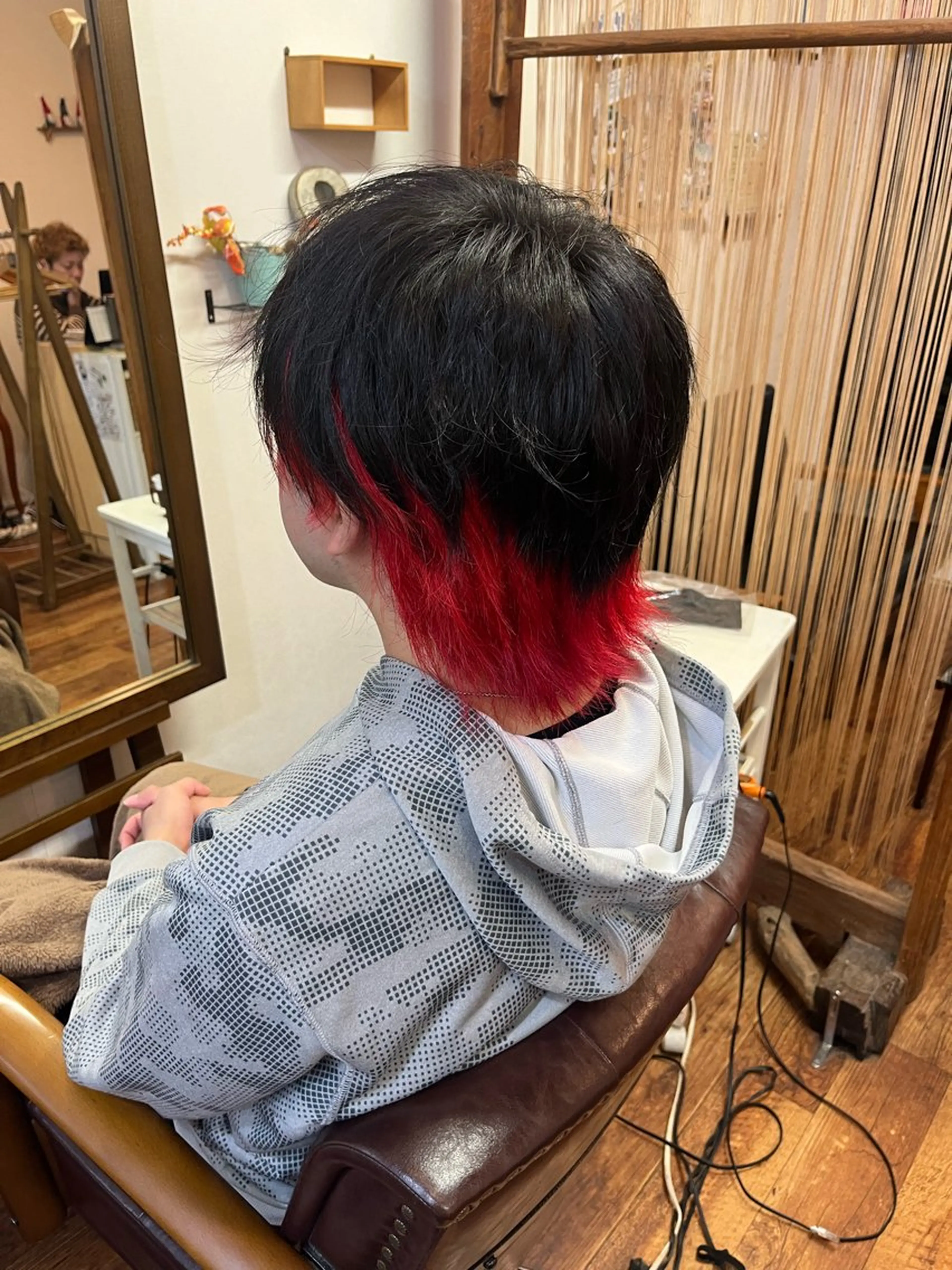 ショート カラー メンズ メンズブリーチ メンズウルフカット ブリーチ レッドカラー ウルフカット 中津川 愛恵のヘアスタイル