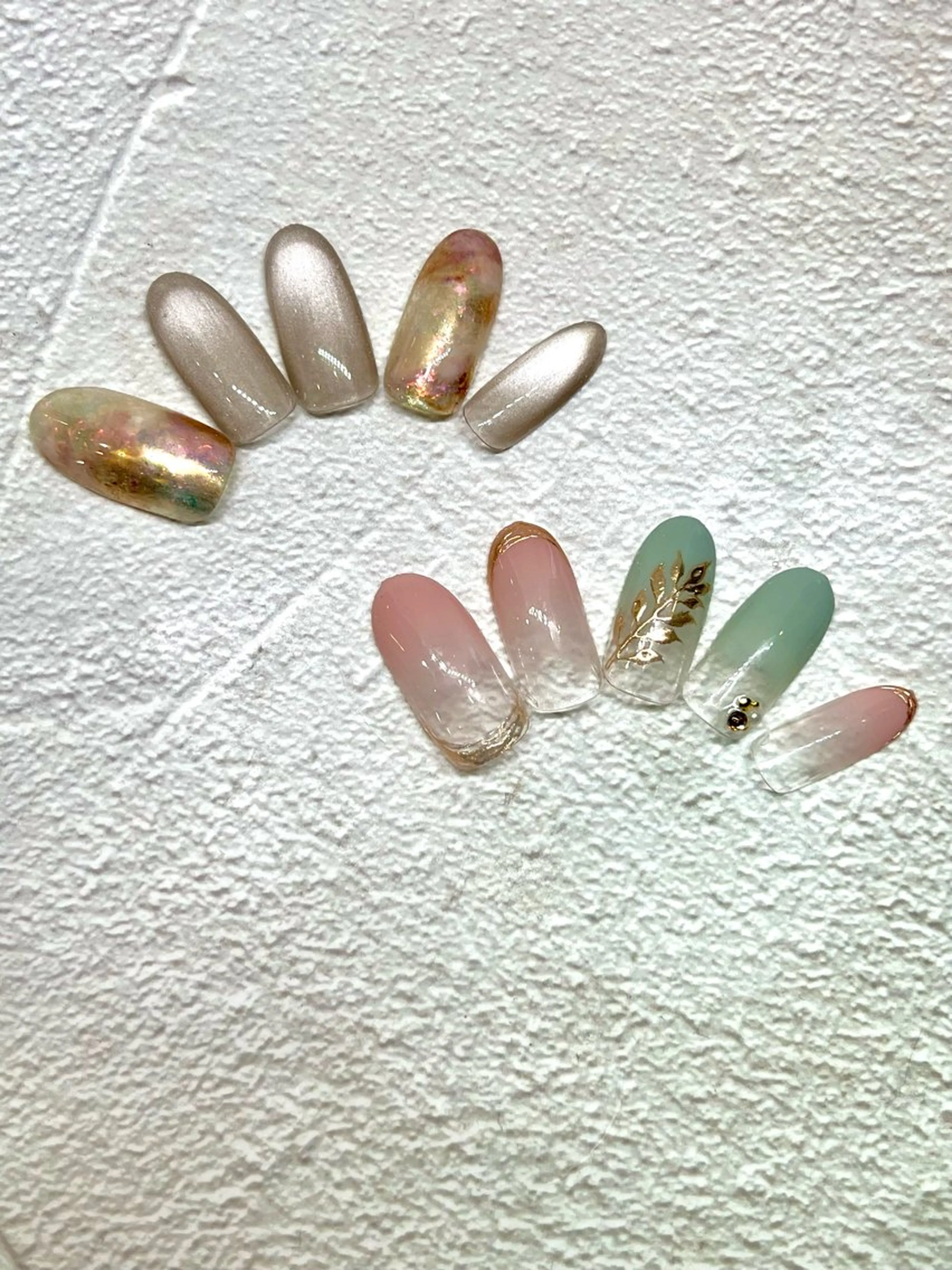 マンスリーデザインネイル【片手2本ずつ】✨💅(オフあり⭕️)¥1100でパラジェルに変更可能👍✨ストーン¥55​〜​の写真