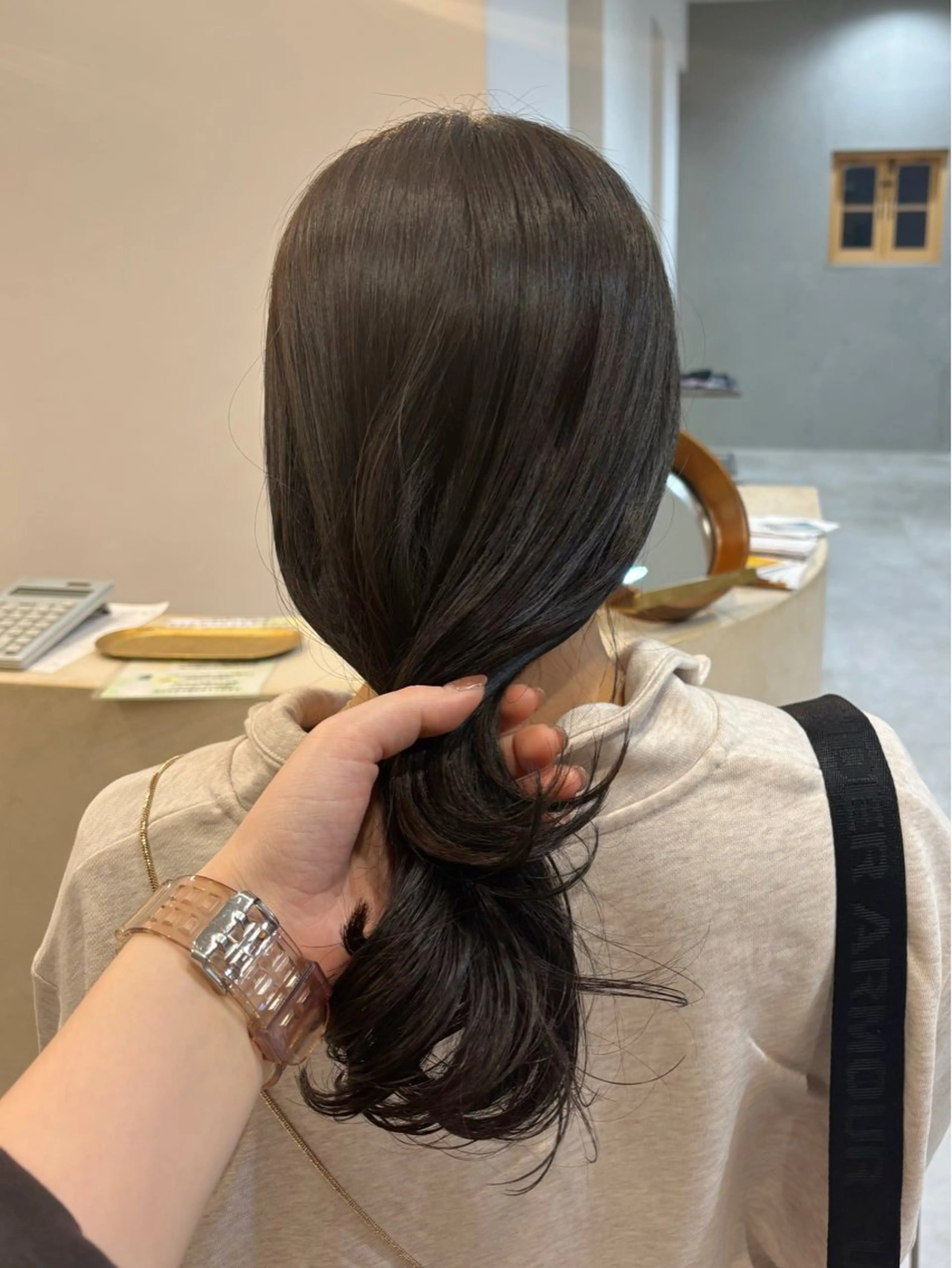 セミロング カラー グレージュ オリーブグレージュ オリーブグレー オレンジ カット ヘアカラー トリートメント 真弓 理沙/艶カラーのヘアスタイル