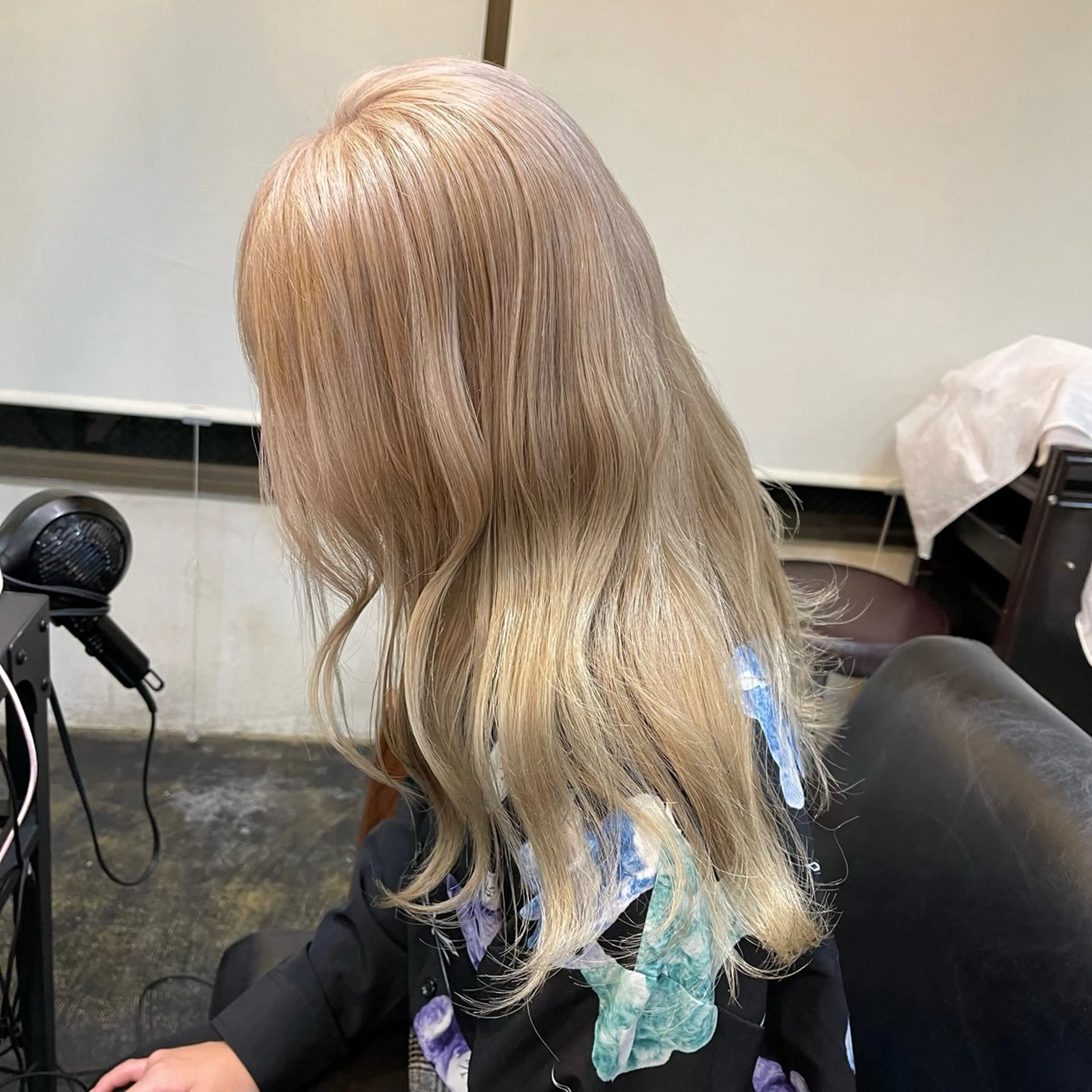 ロング Colore（コローレ）所属・顔タイプ/ダブルカラ ー/りりかのヘアスタイル