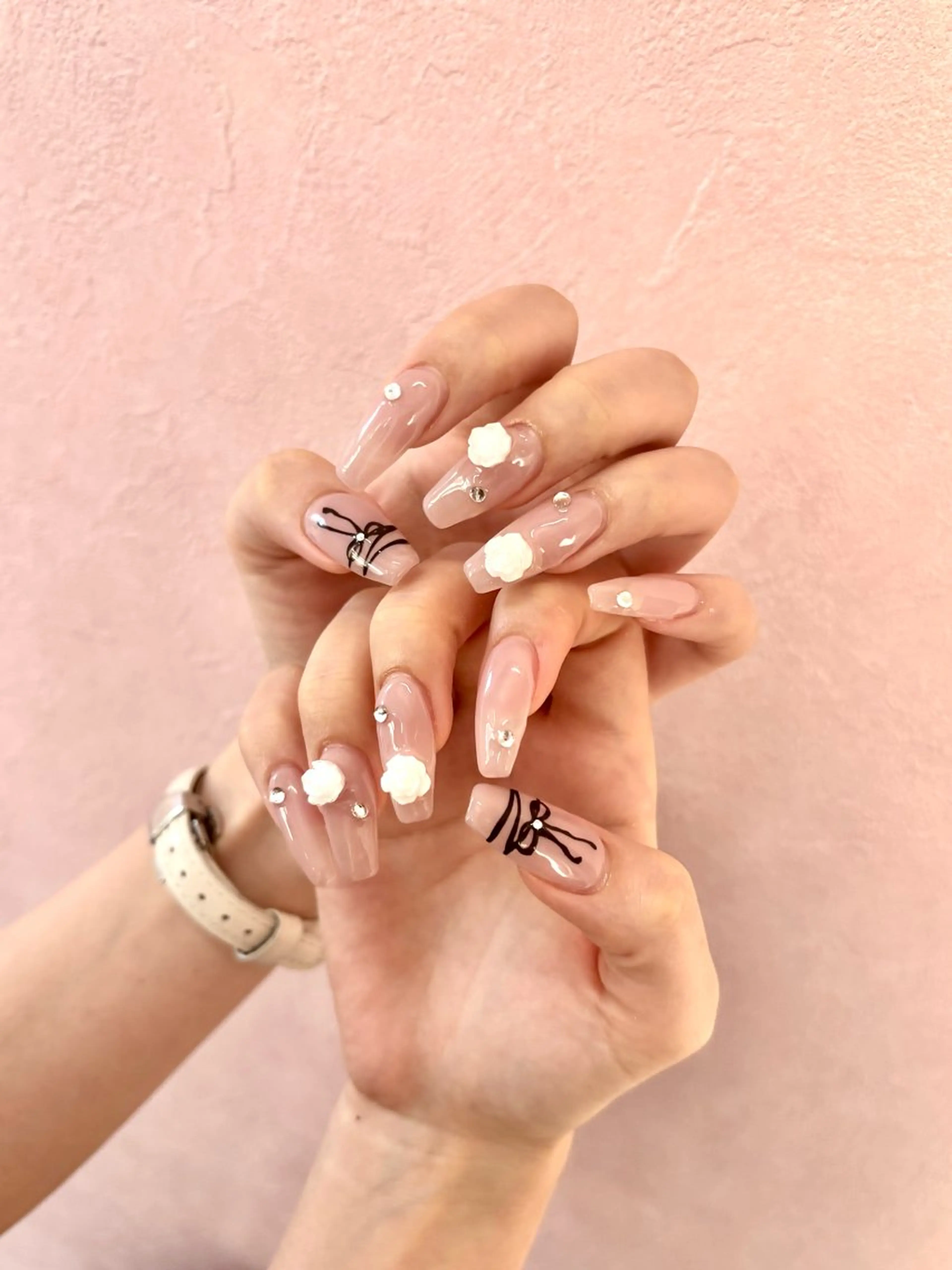 ネイル リボン ハンドネイル 🦋WOLTOKYO 🦋shizukuのネイルデザイン