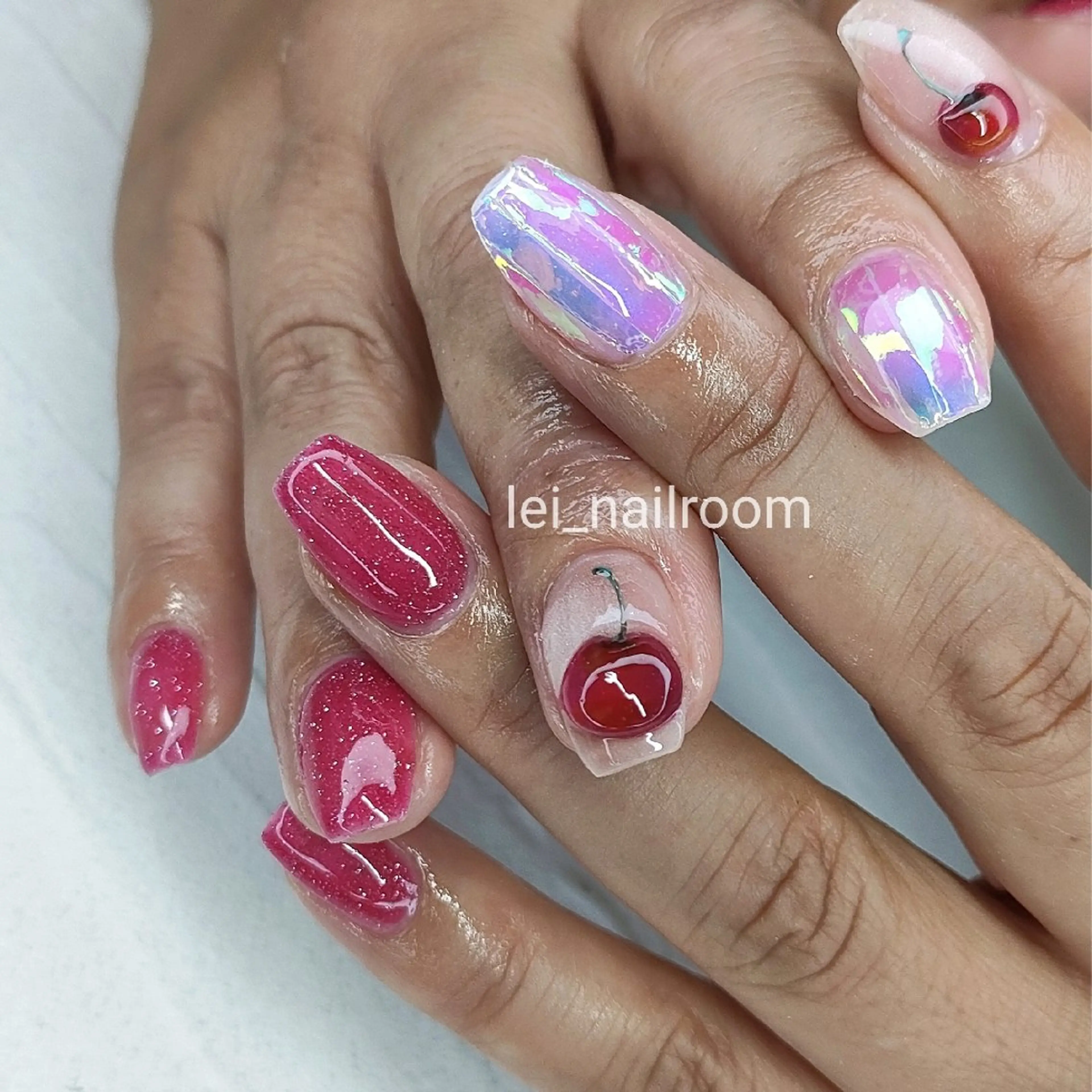 ネイル フラッシュネイル ジェルネイル キラキラネイル 赤色 lei🌼 nailroomのネイルデザイン