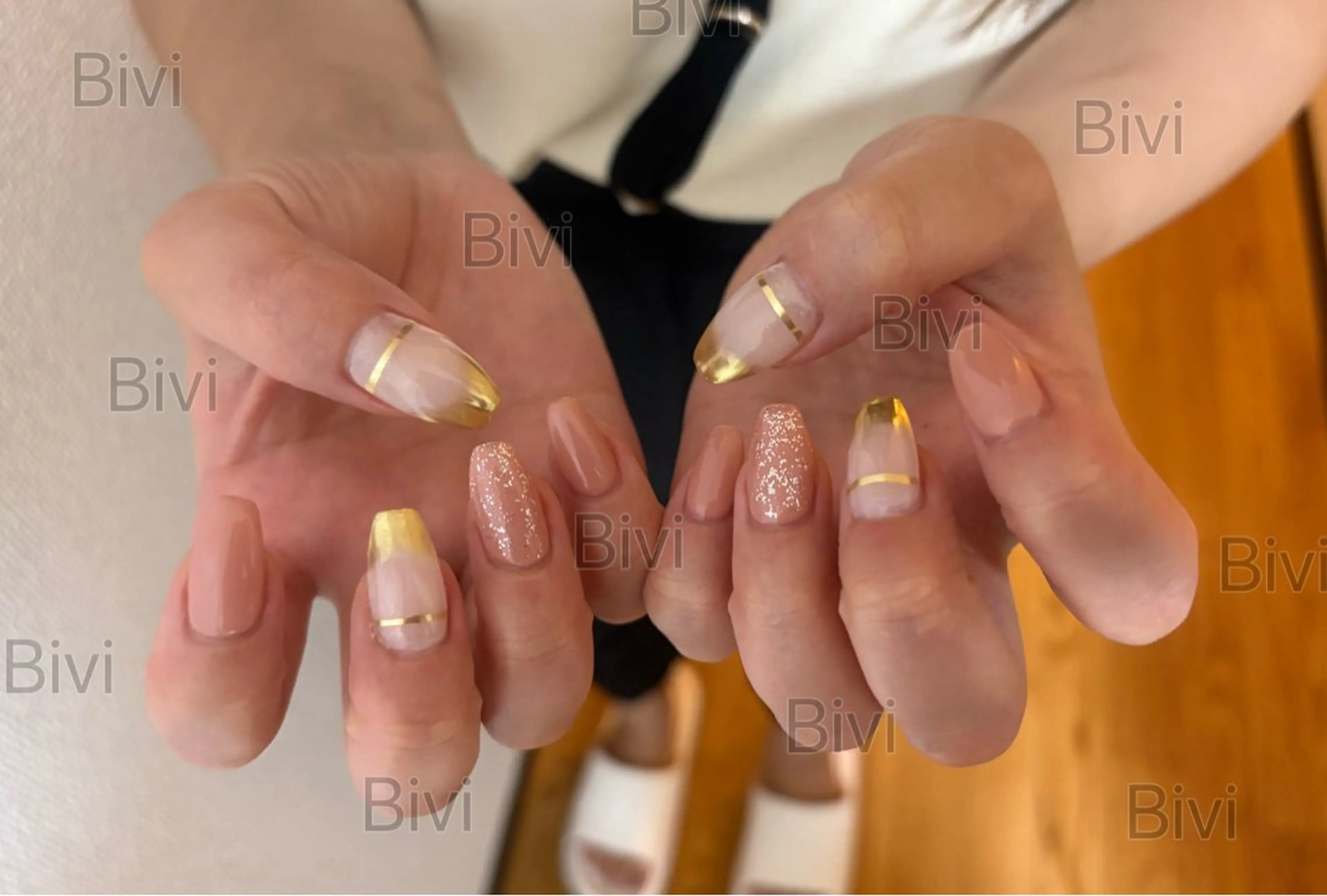 ネイル ラメ(グリッター) ミラーネイル 持ち込み シルバー ハンドネイル ハンドケア ♡Bivi♡自爪に 優しいネイルサロンのネイルデザイン