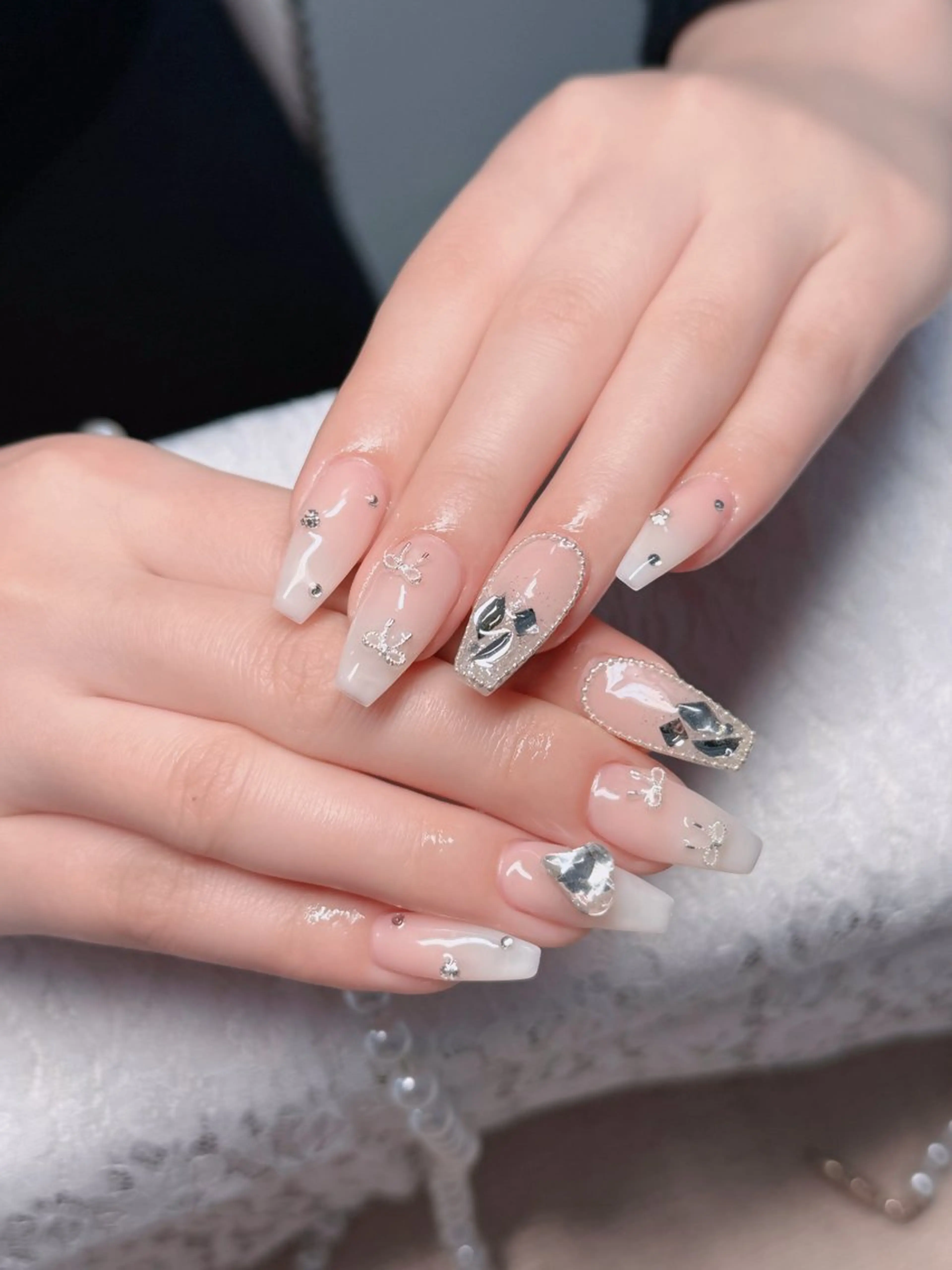 ネイル オーロラネイル フレンチネイル ジェルネイル ハロウィン キラキラネイル ハンドネイル H.baby Nail Salonのネイルデザイン