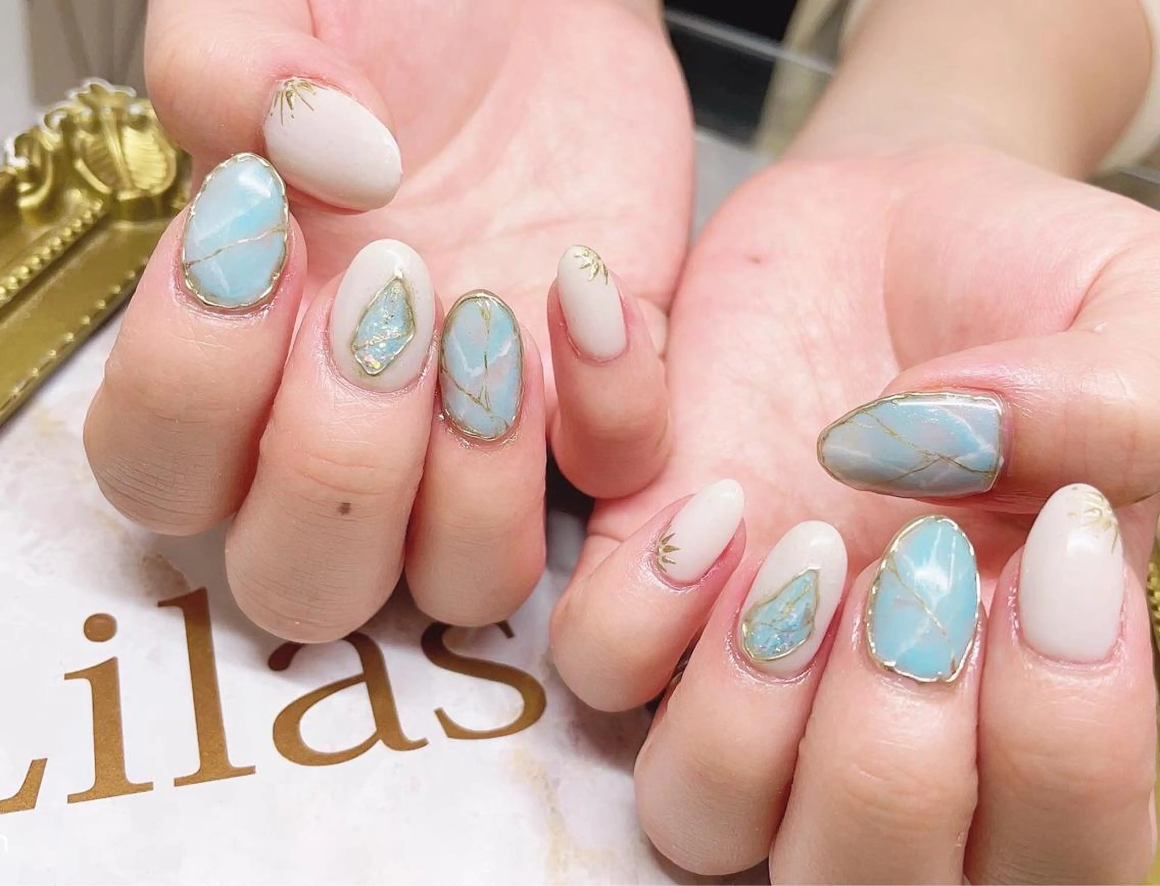 ネイル ブルー ジェルネイル ゴールド ハードジェル キラキラネイル Lilas Nailのネイルデザイン