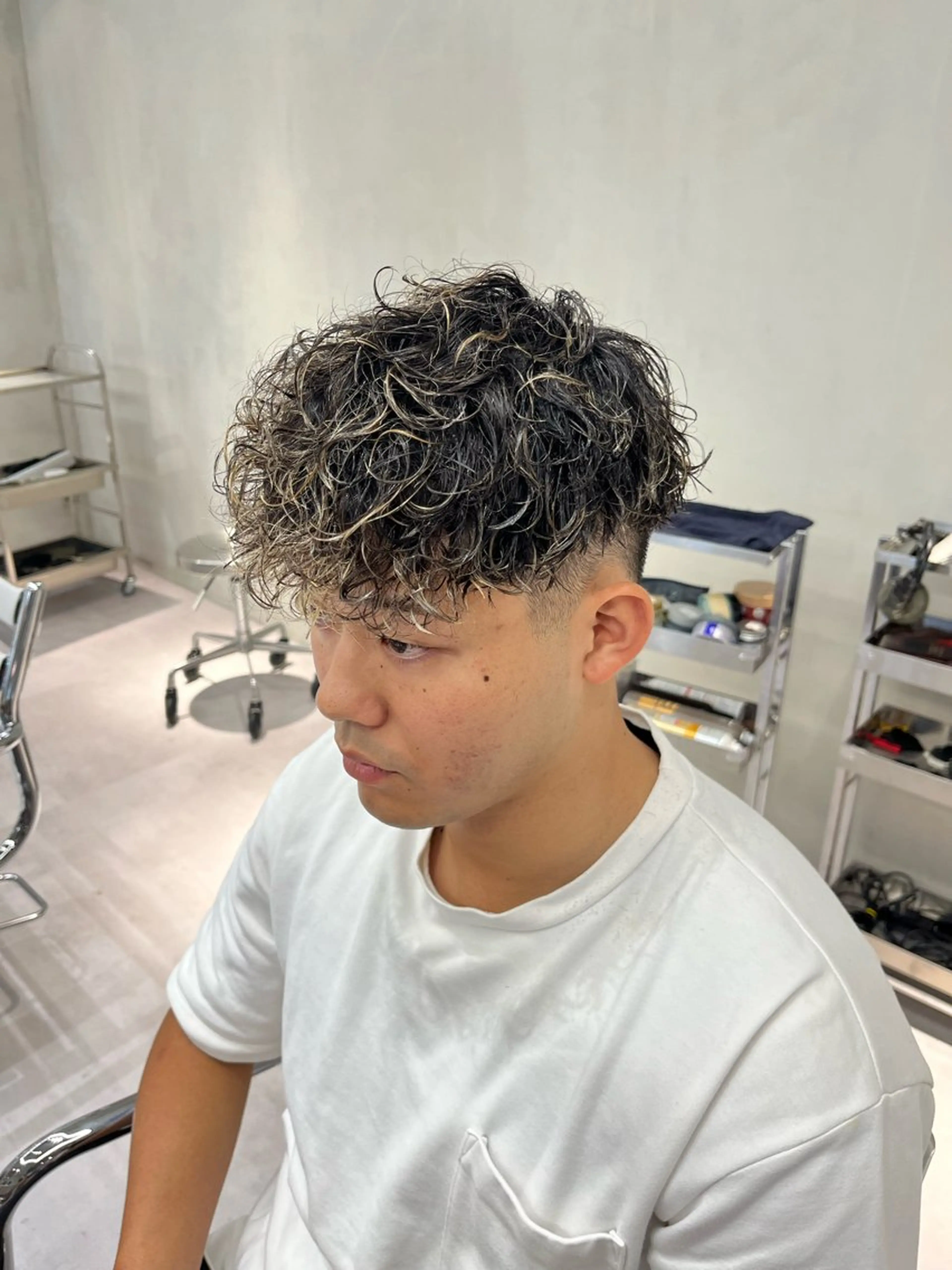 ショート パーマ メンズ ⚡メンズパーマフ ェードカットTomyのヘアスタイル