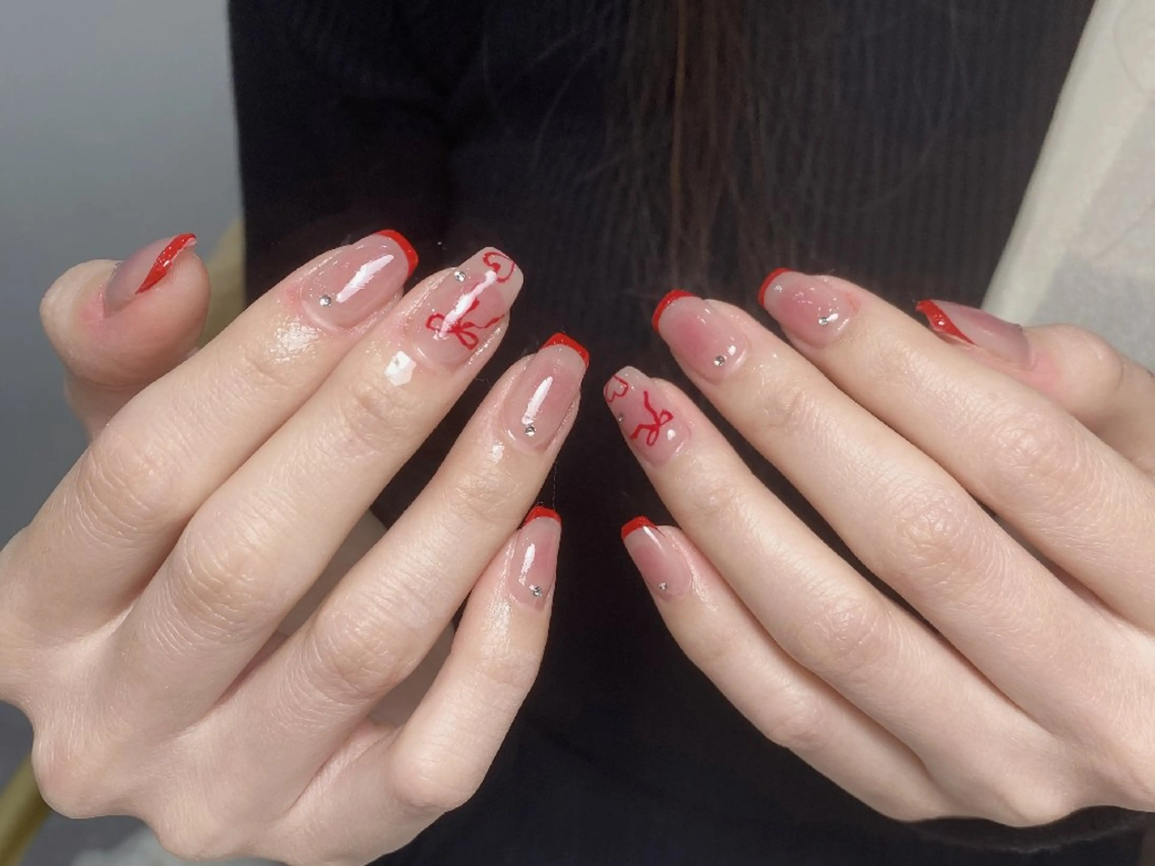 ネイル チークネイル フレンチネイル ジェルネイル ガラスフレンチ キラキラネイル ハンドネイル UM Nail Salonのネイルデザイン